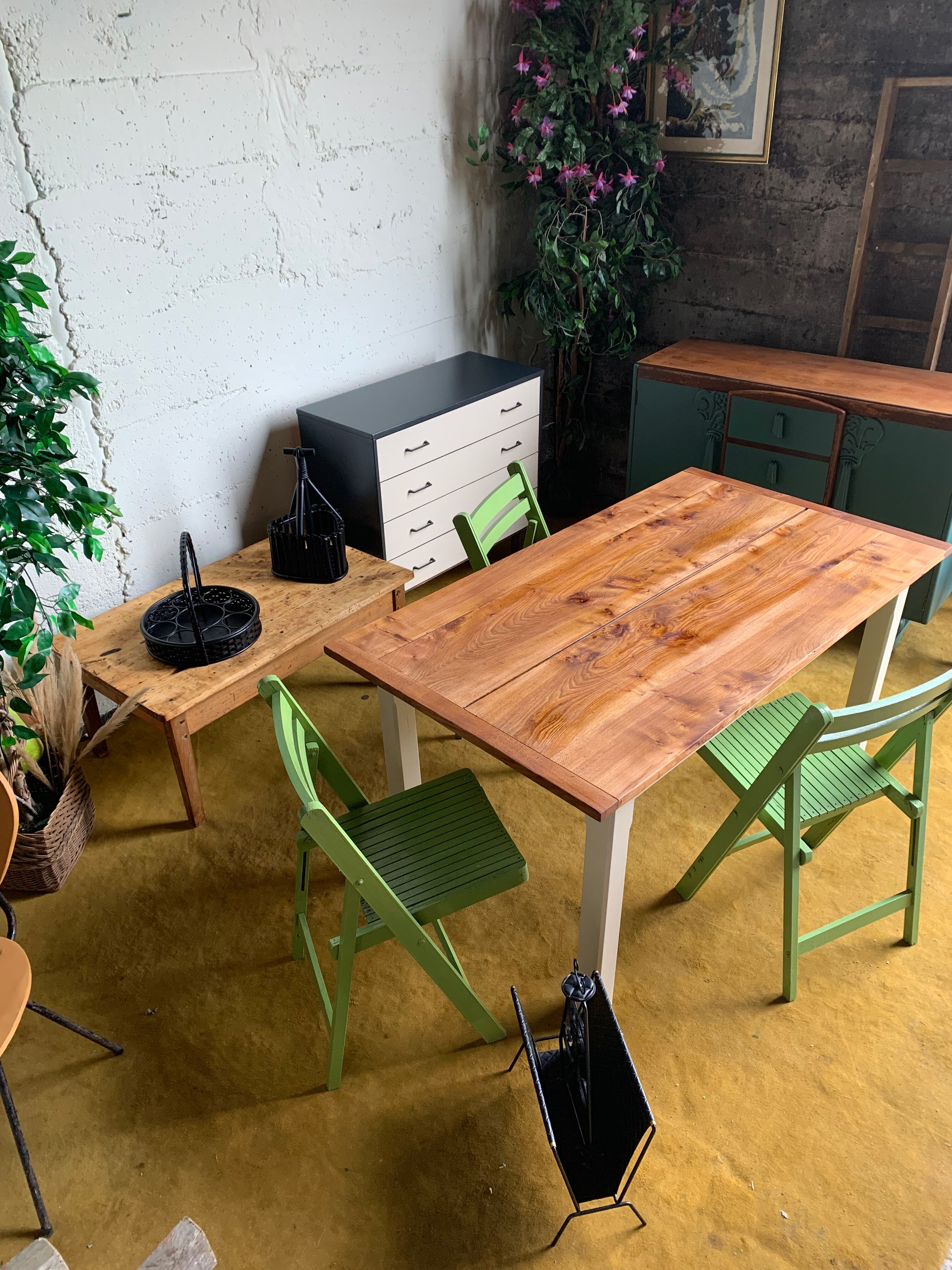 Raw tray coffee table