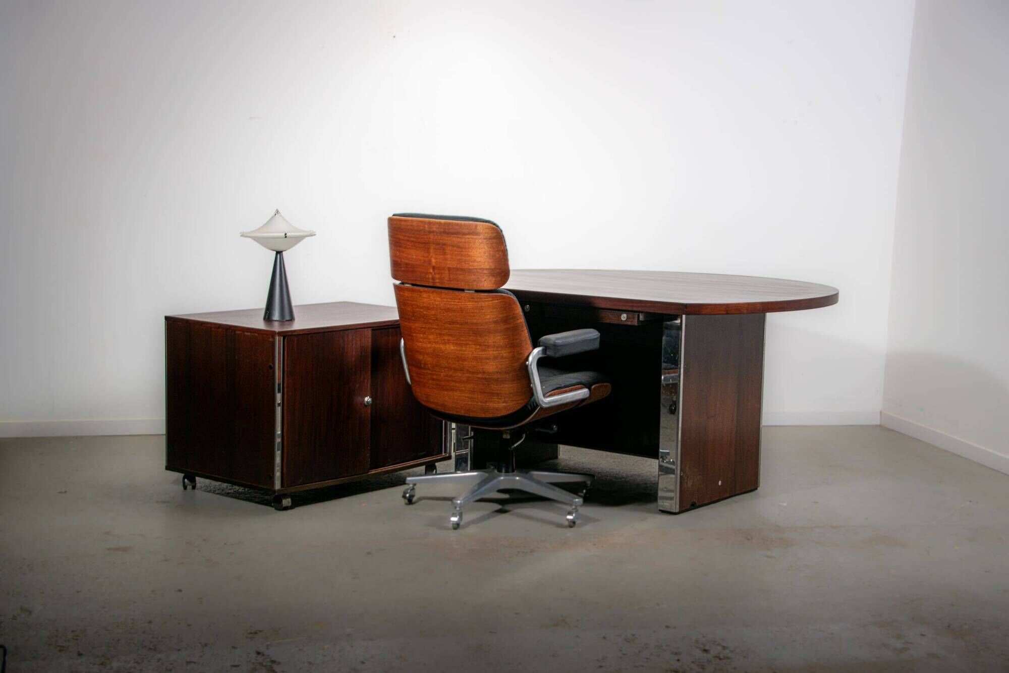 Galileo series executive desk designed by Ennio Fazioli for MIM Roma