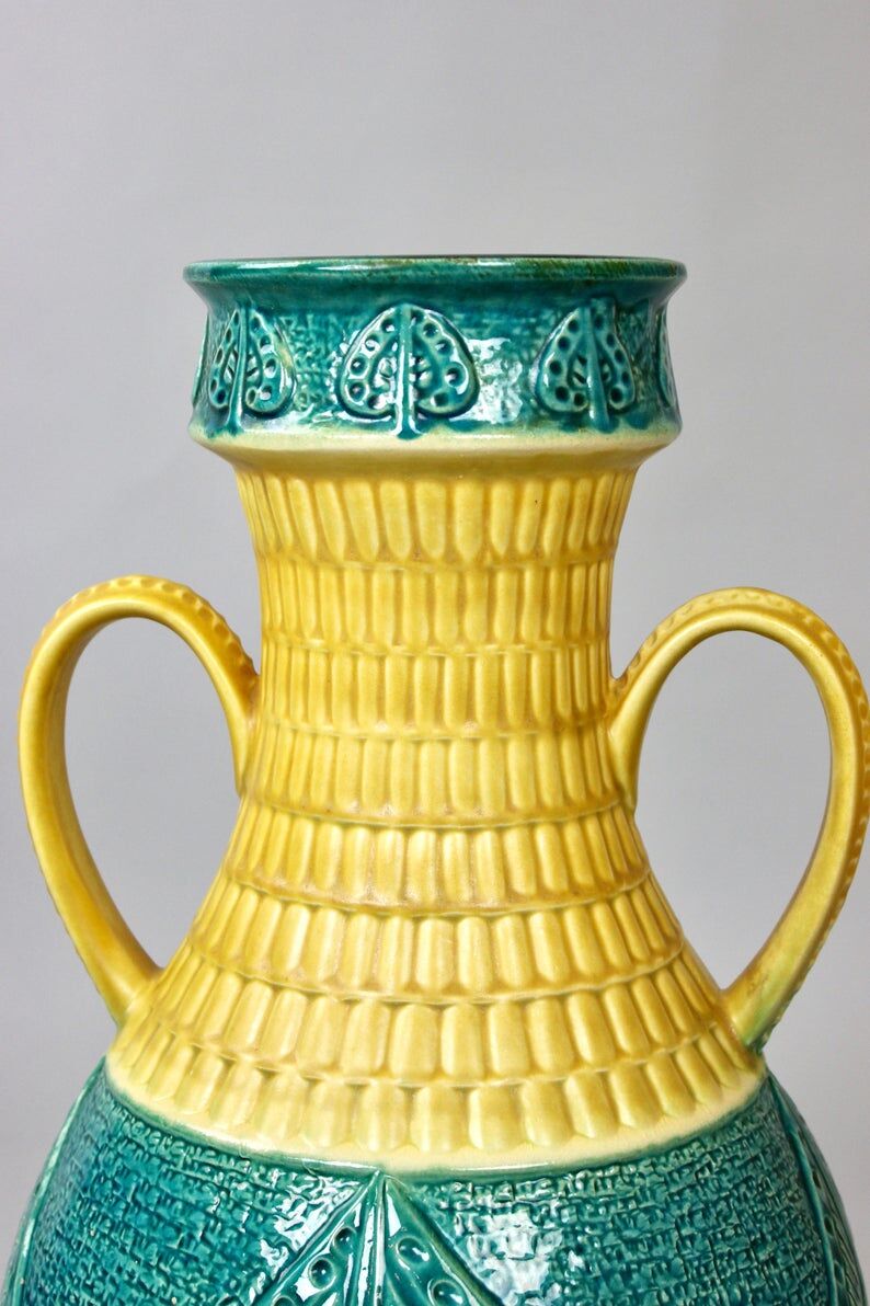 Vase en céramique turquoise de secours jaune
