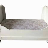 White lacquered solid wood sleigh bed