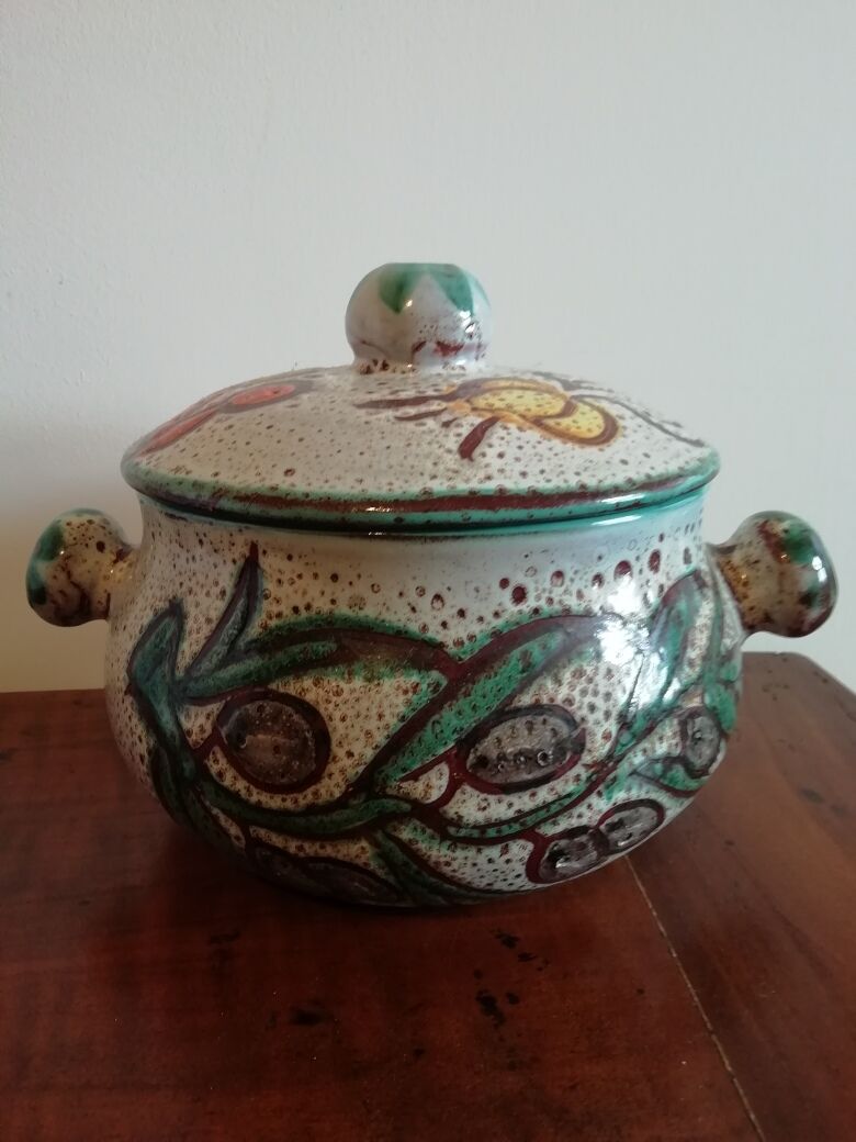 Vallaurie tureen signed daniel etienne