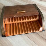 Cigarette box with sliding curtains