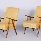 Paire de fauteuils en hêtre jaune original du milieu du siècle, atelier ÚLUV, Tchéquie, années 1950