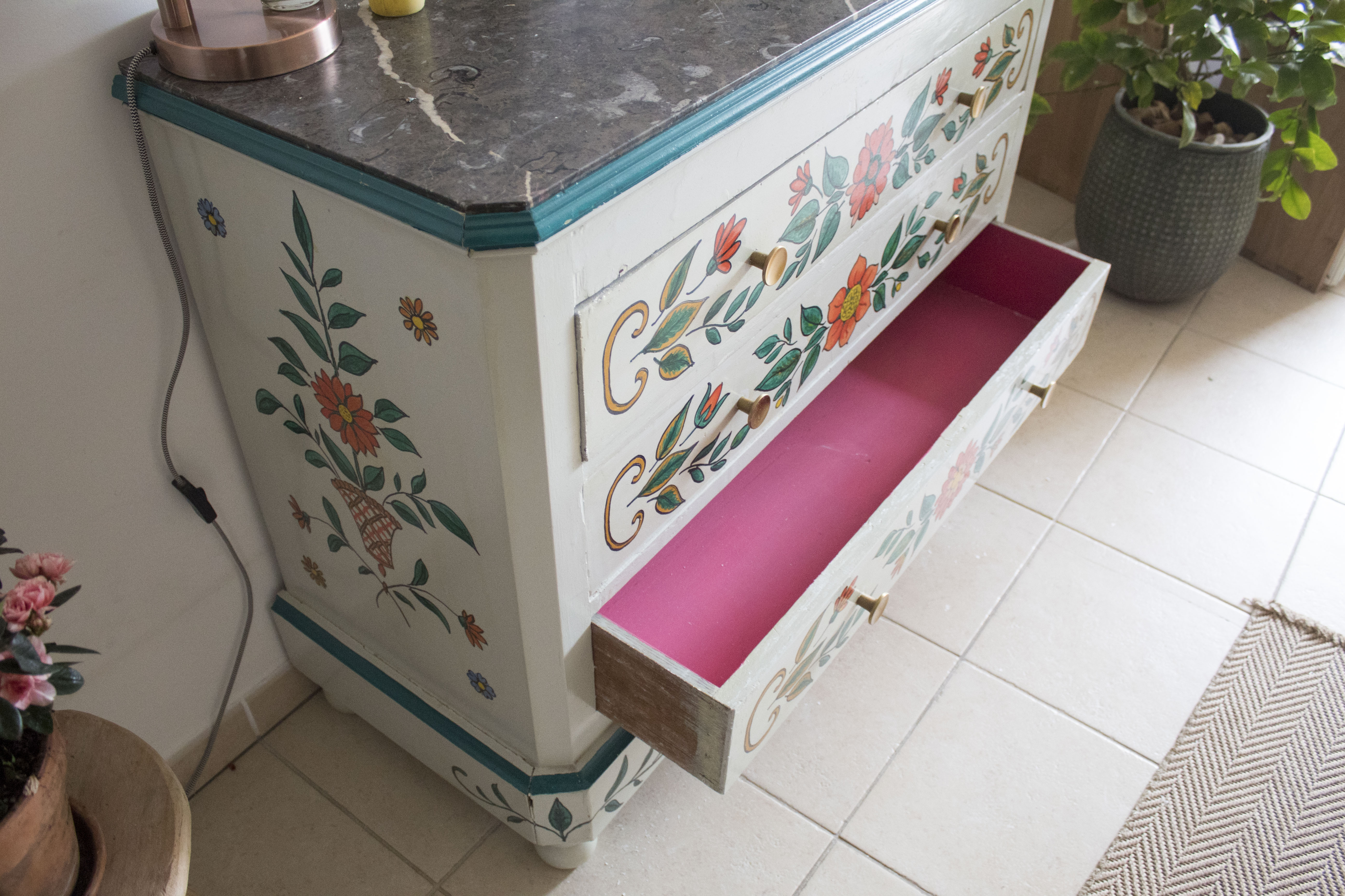 Solid wood chest of drawers