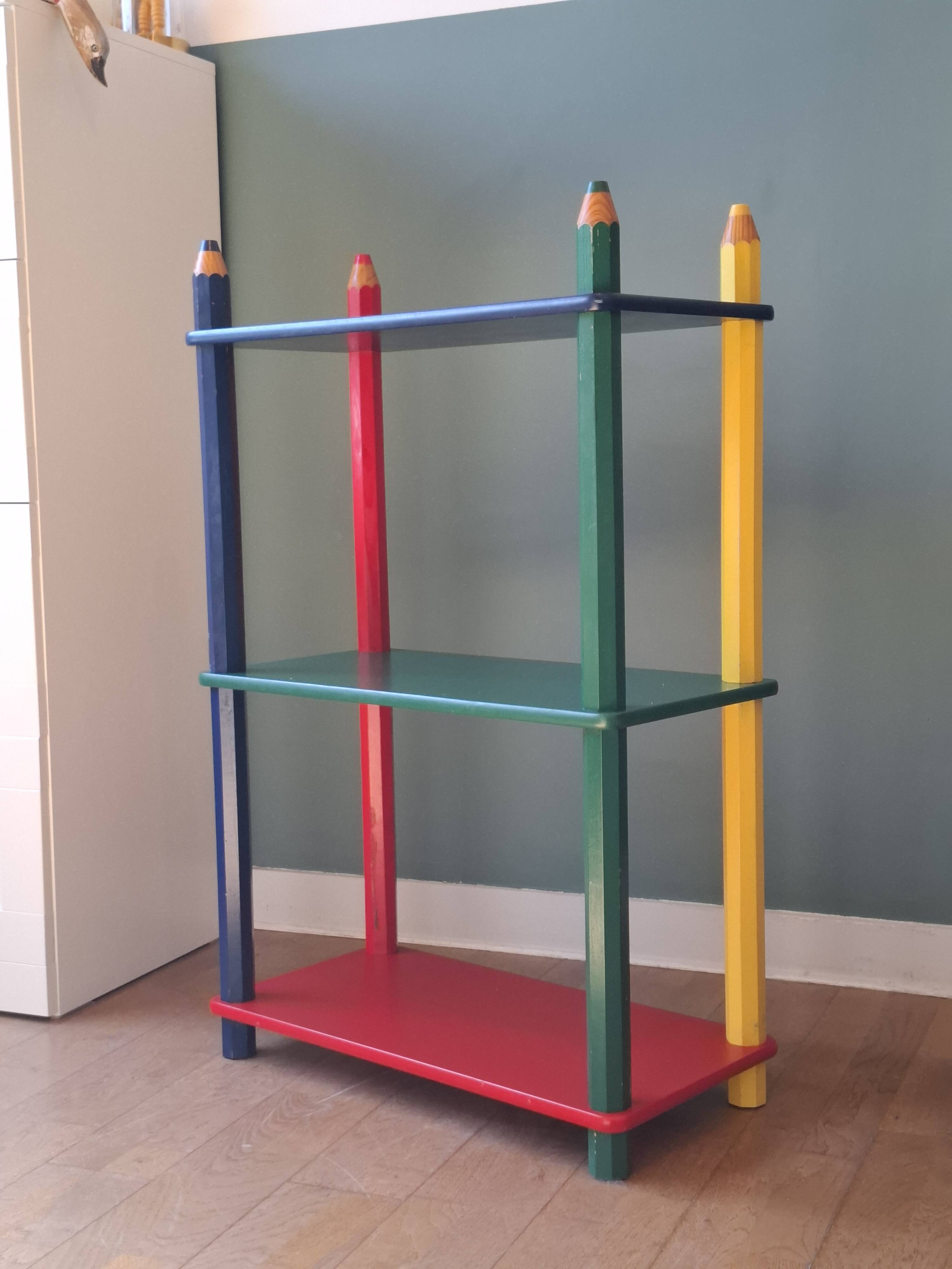 Etagère crayon style memphis