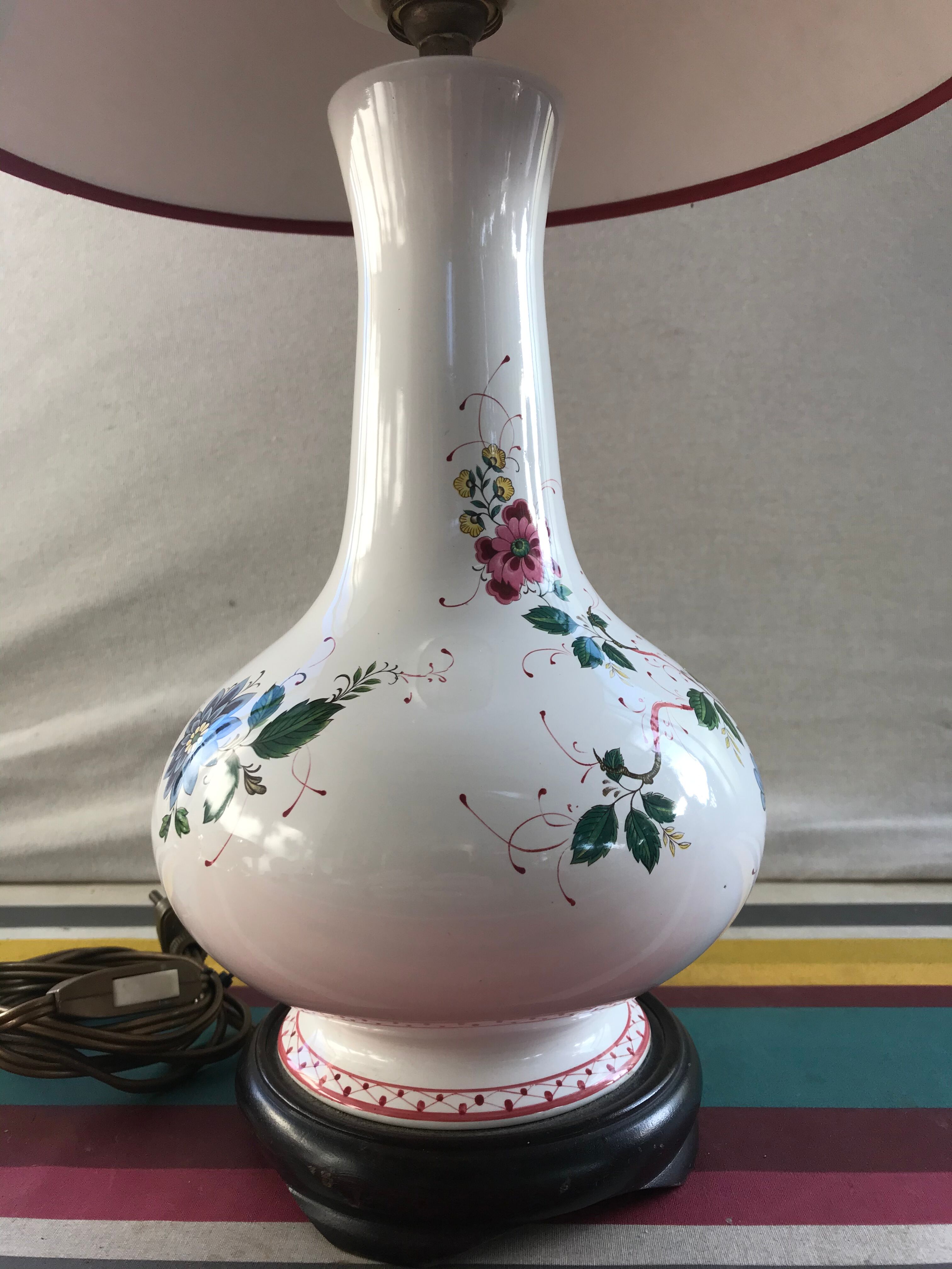 Old ceramic lamp art de Rodez in red burgundy vintage lampshade