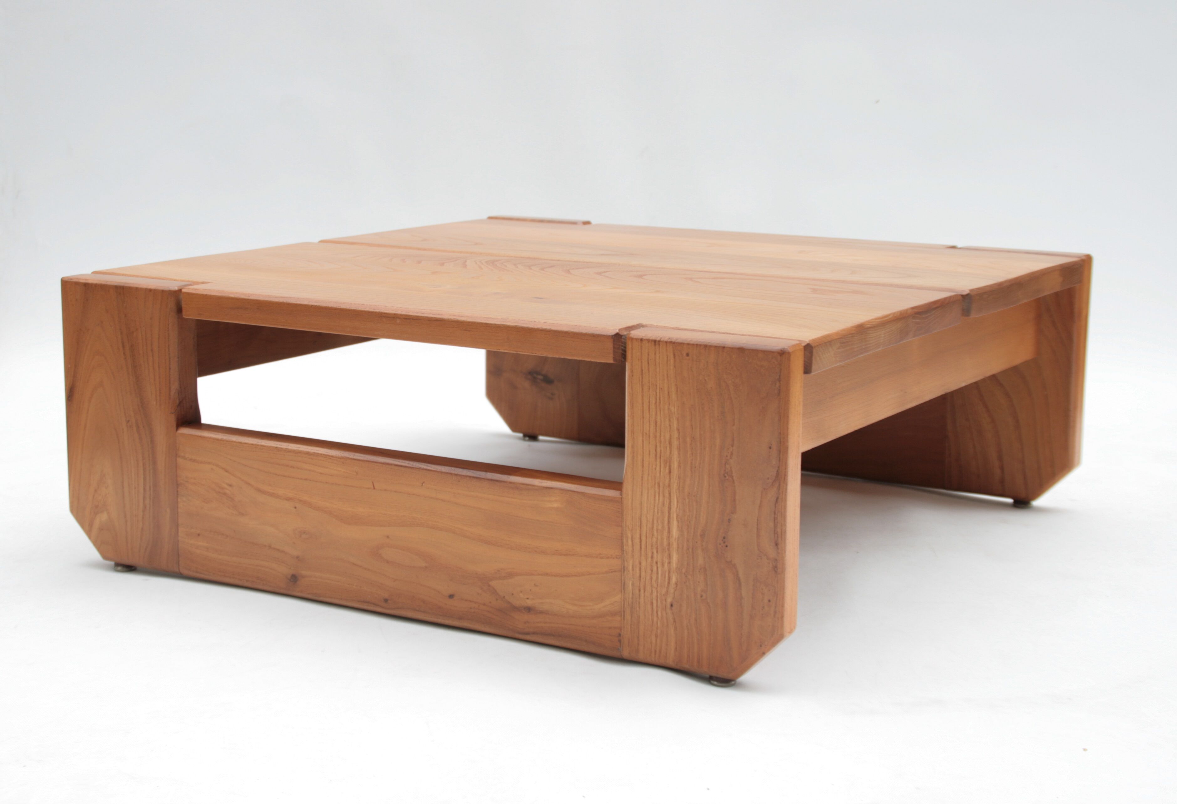 Table basse en orme par la Maison Regain, 1960