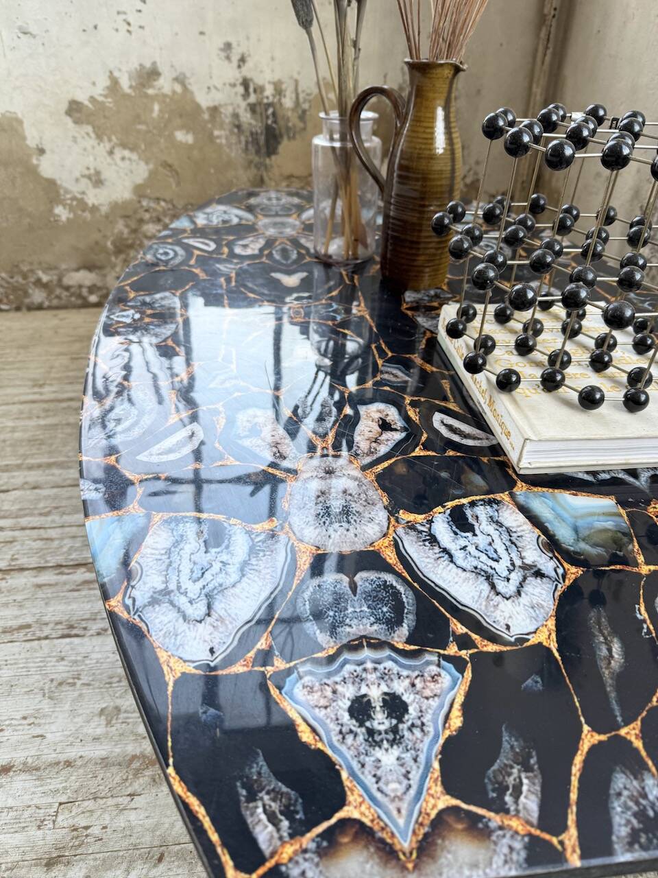 90s coffee table with Agate stone effect.