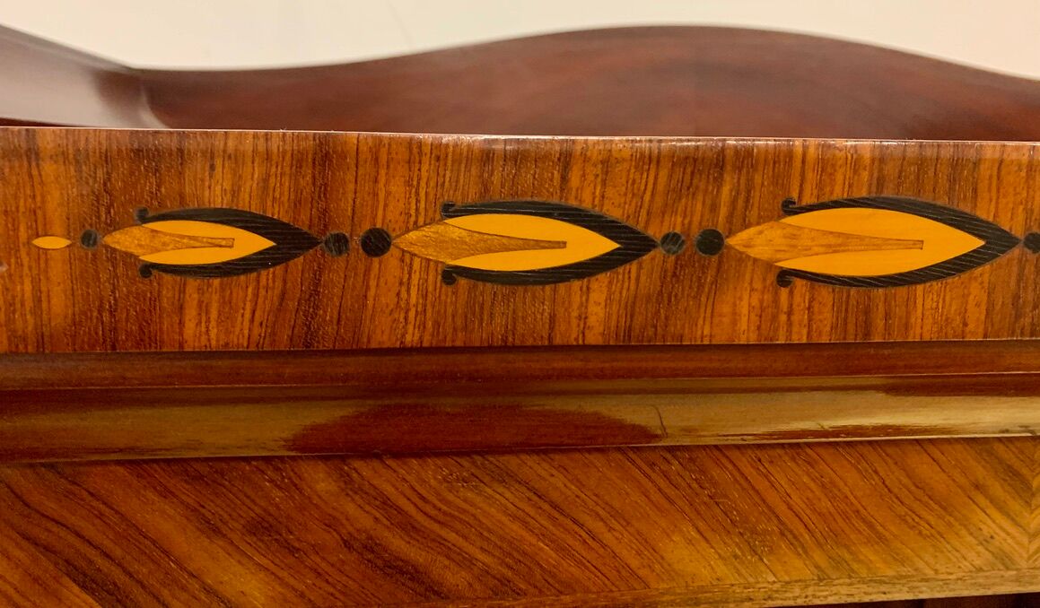 Bibliothèque époque art déco en placage de bois précieux et marqueterie