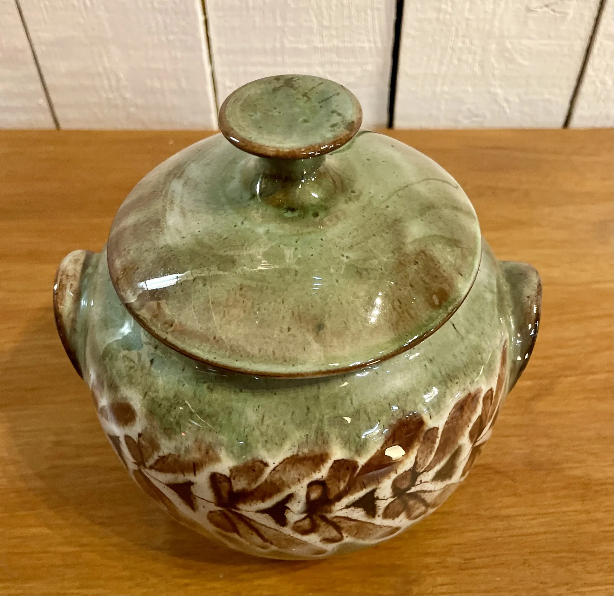 Pot or glazed ceramic pocket.