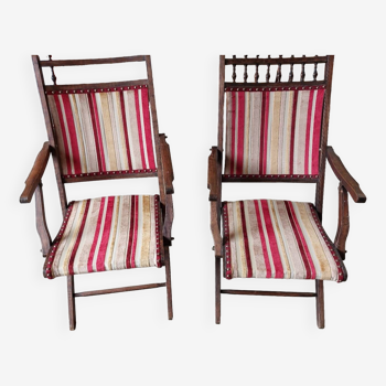 Set of 2 folding wooden chairs