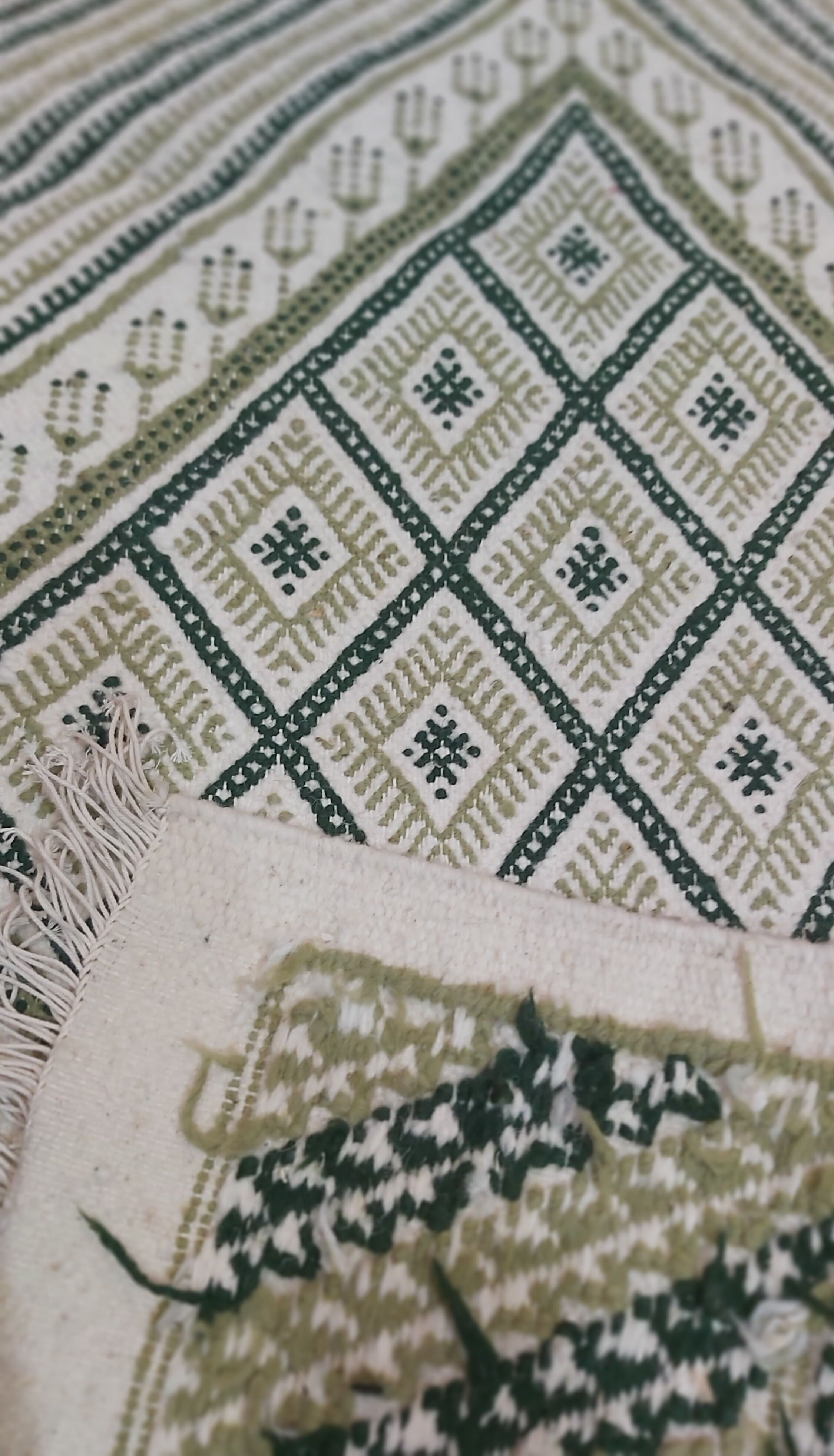 Ethnic white and green carpet 75x135cm