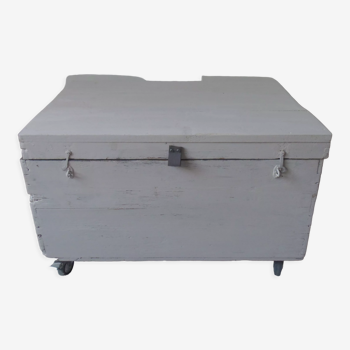 Trunk, vintage chest on wheels patinated pearl gray, mouse gray interior.