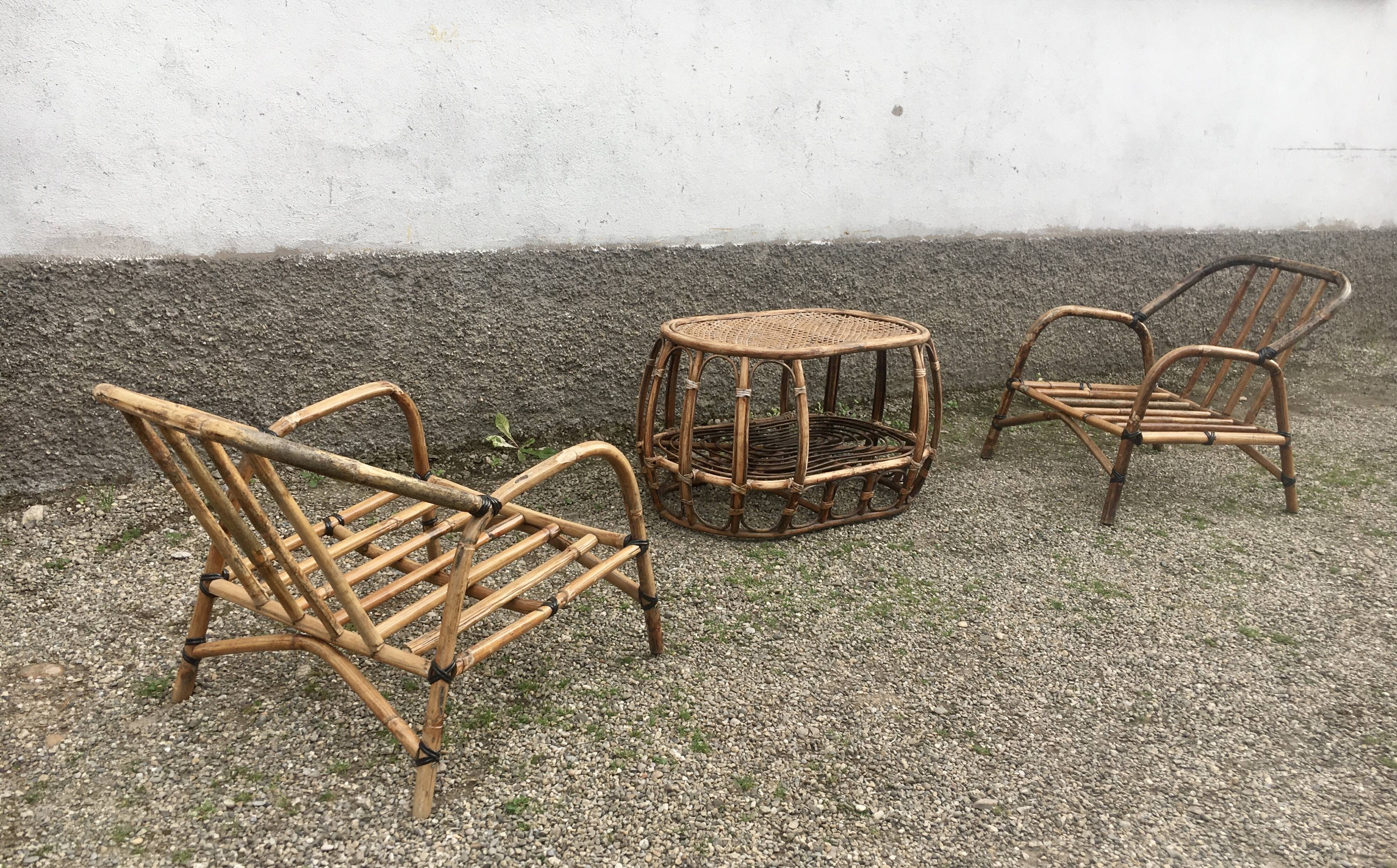 Pair of rattan armchairs and vintage oval table