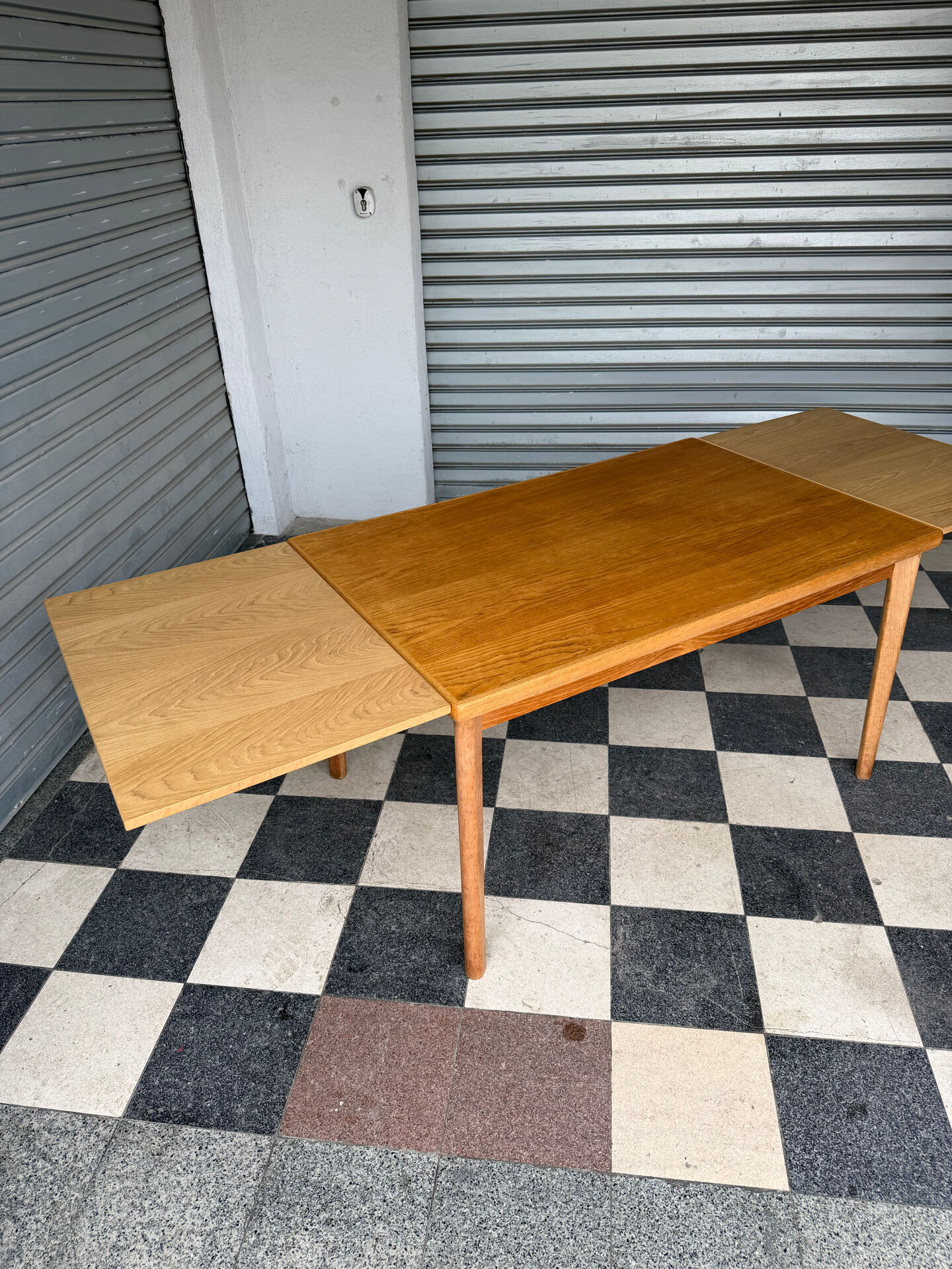 Table scandinave en chêne
