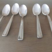 Coffret de 8 cuillères art déco en métal argenté