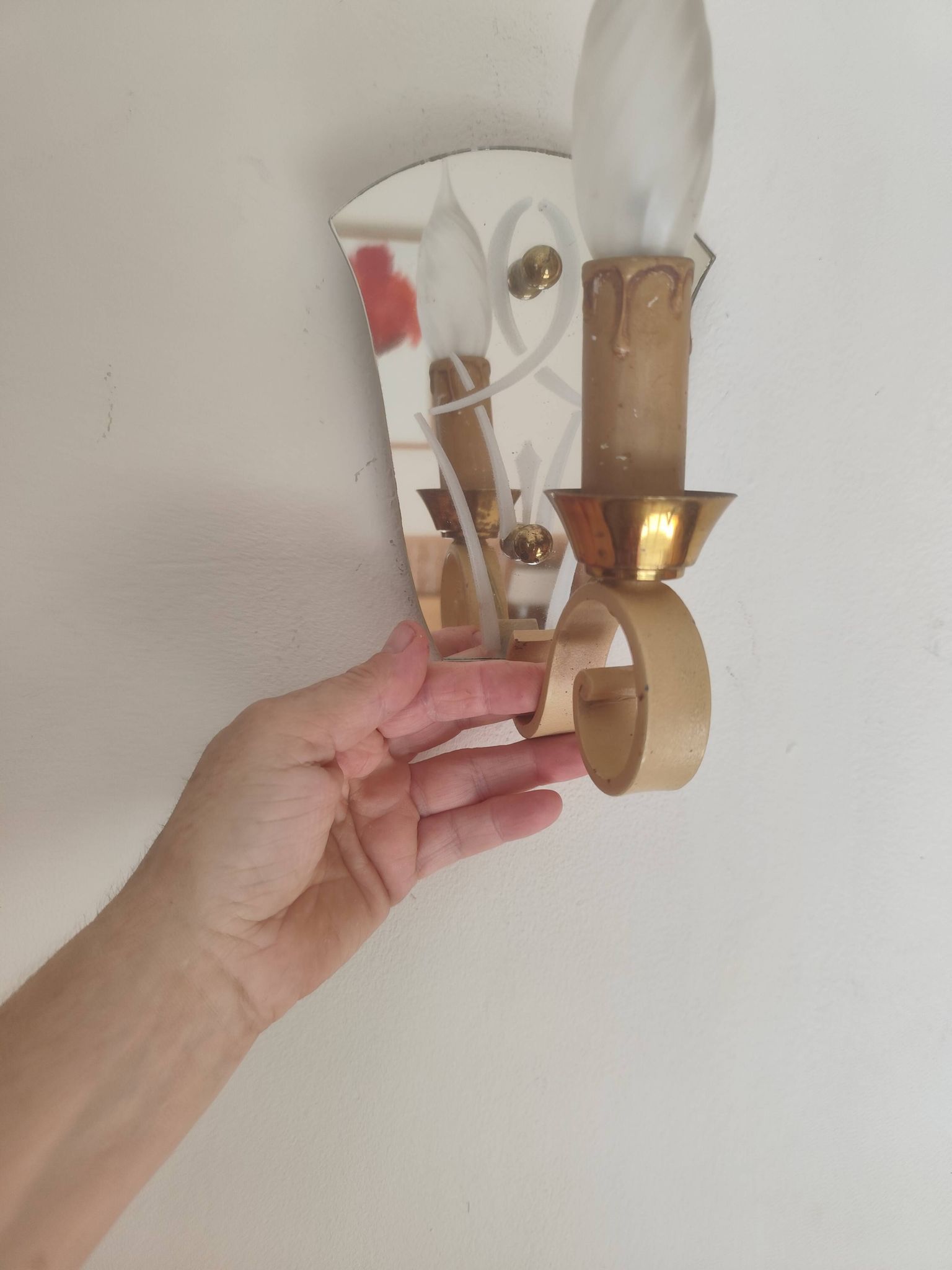Single-light wall sconce in brass and metal with engraved mirror plate - 1950s