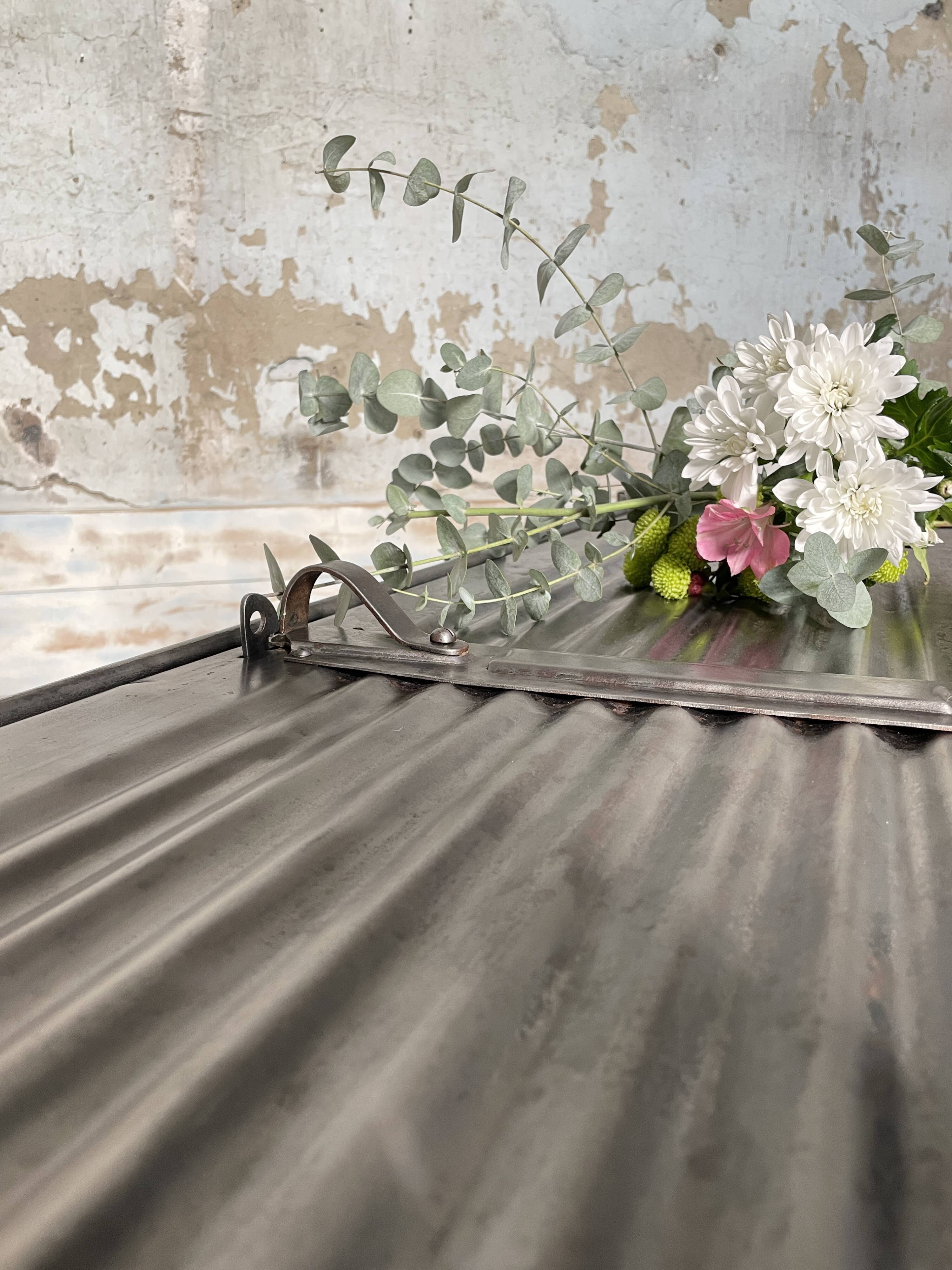 Strafor double-door corrugated iron cloakroom, circa 1920.
