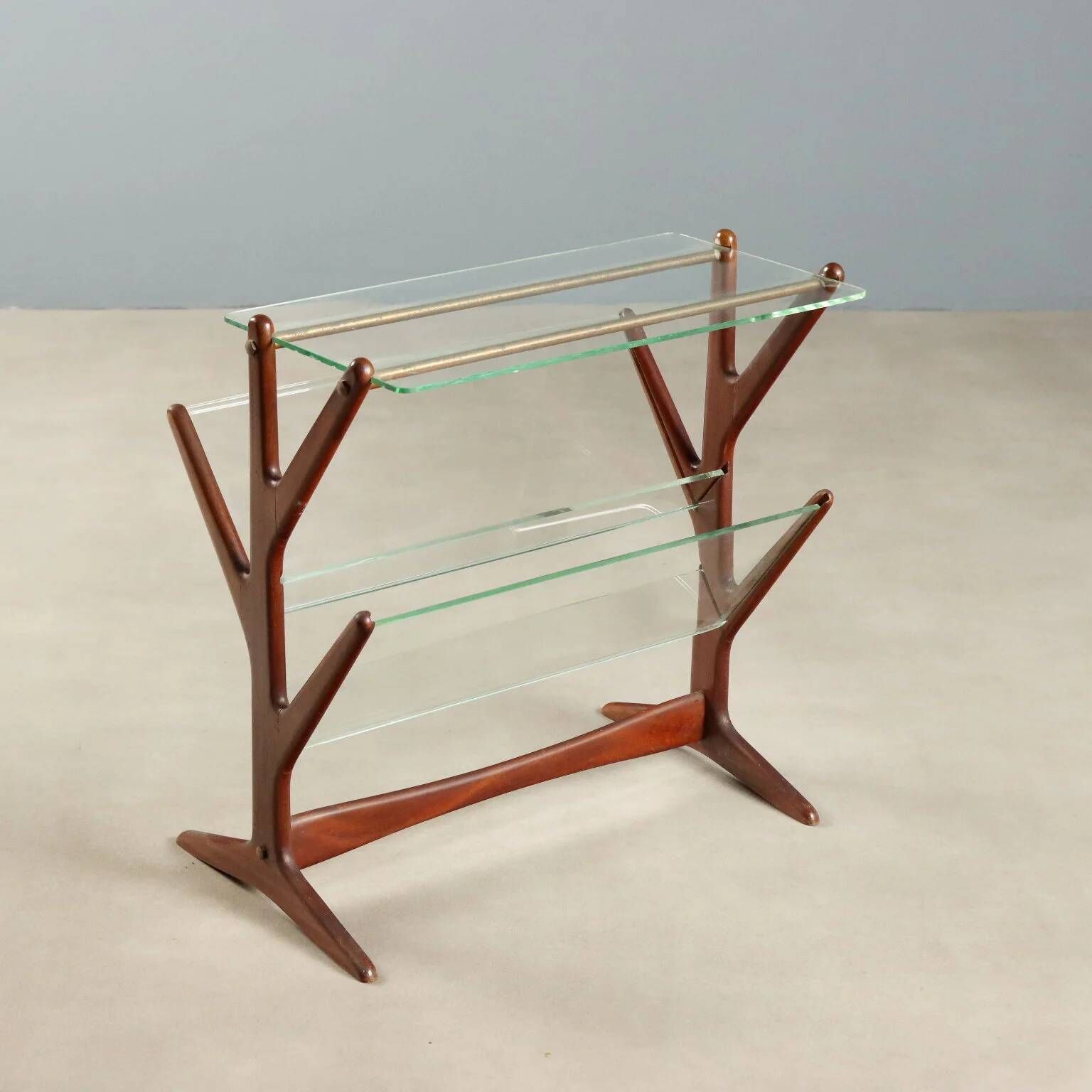 Vintage magazine rack in beech, glass and brass, Italian design from the 1950s.