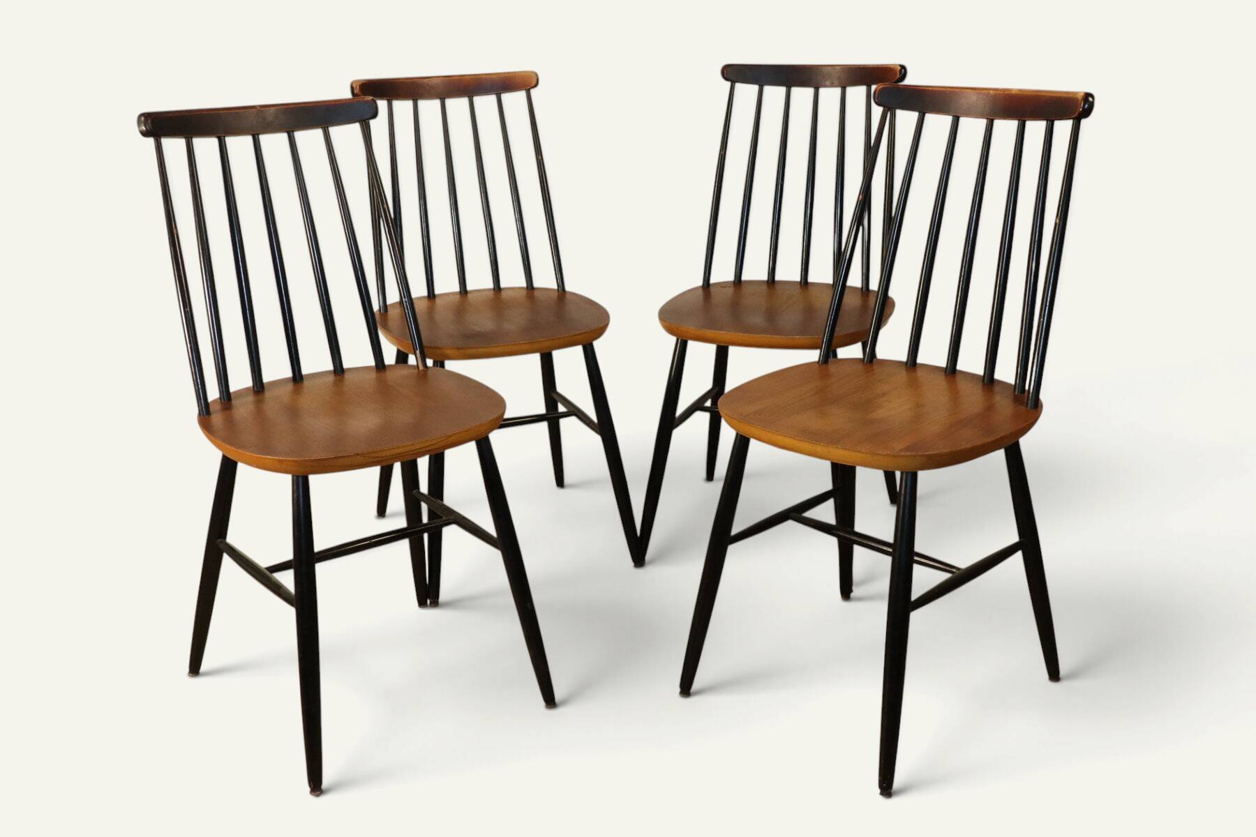 Set of 4 vintage wooden chairs, 1960s