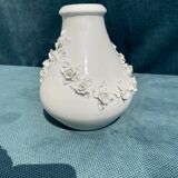 White 3D vase Roses in relief