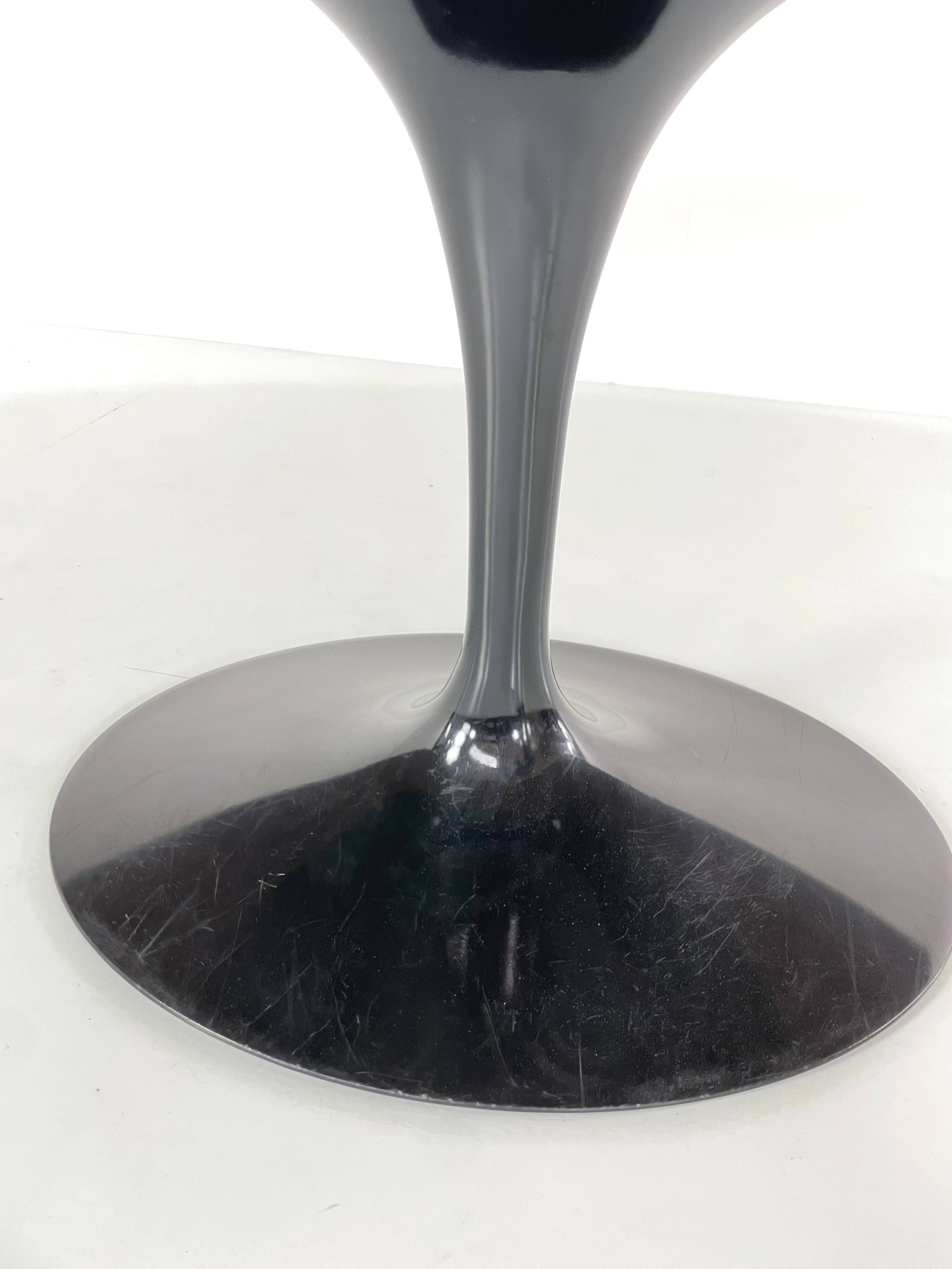 Saarinen dining table "Tulip" by Eero Saarinen for Knoll Studio, USA 1957