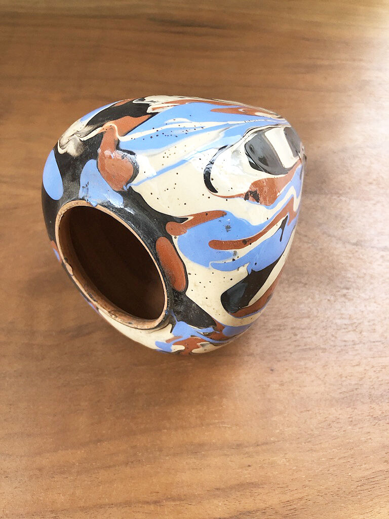 Vase dripping in varnished earth