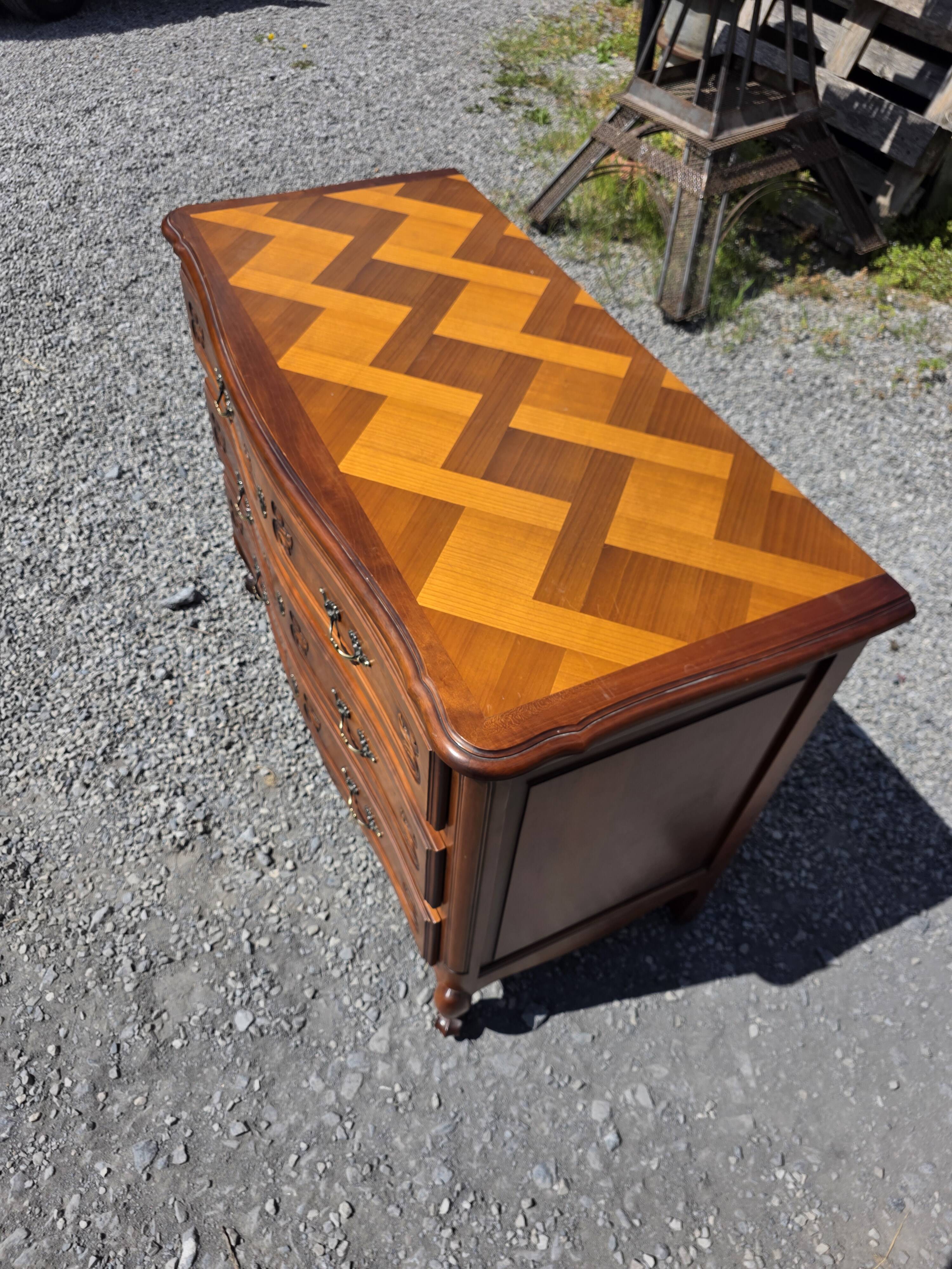 Curved commode in Louis XV style made of cherry wood.