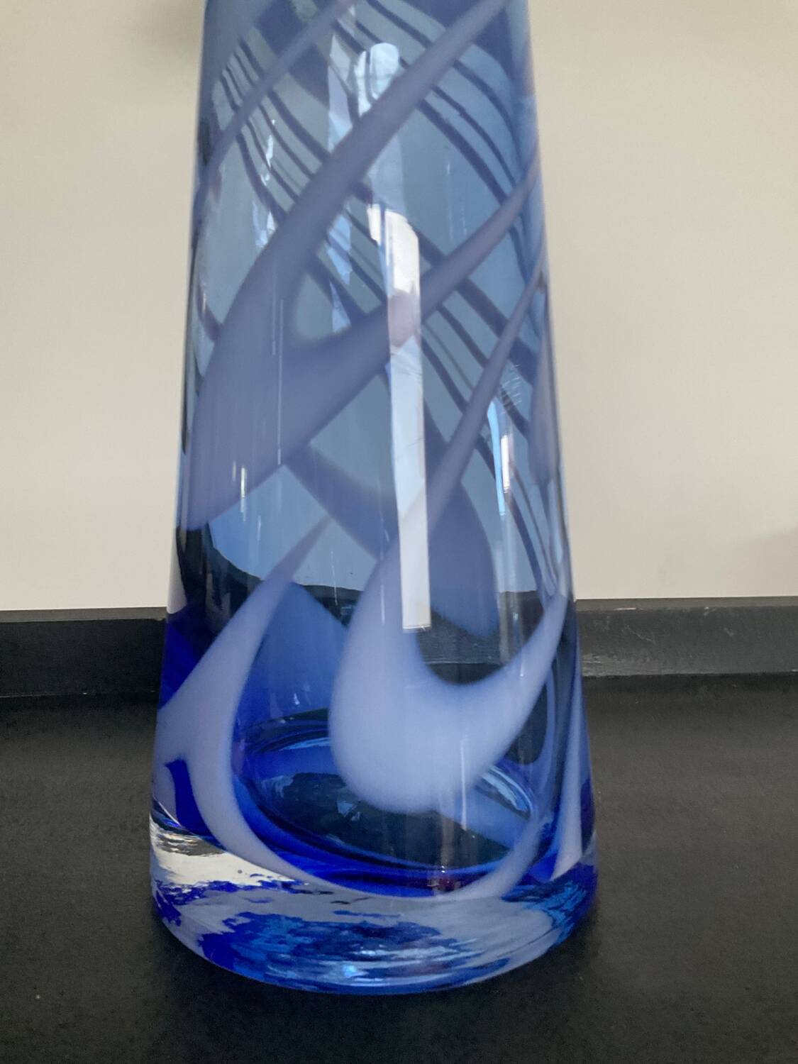 Vintage diabolo vase in glass paste