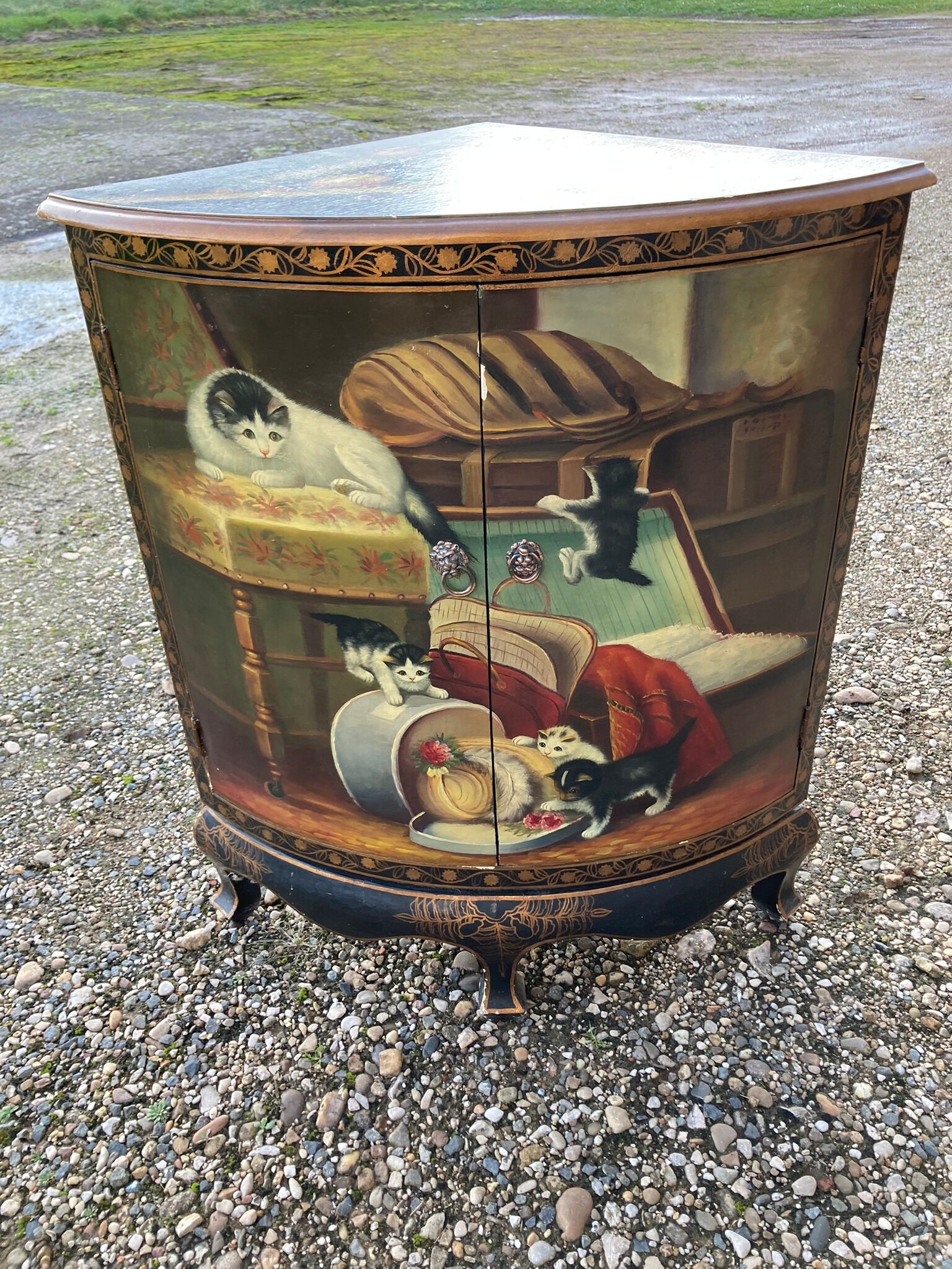 Painted notch patterns cats