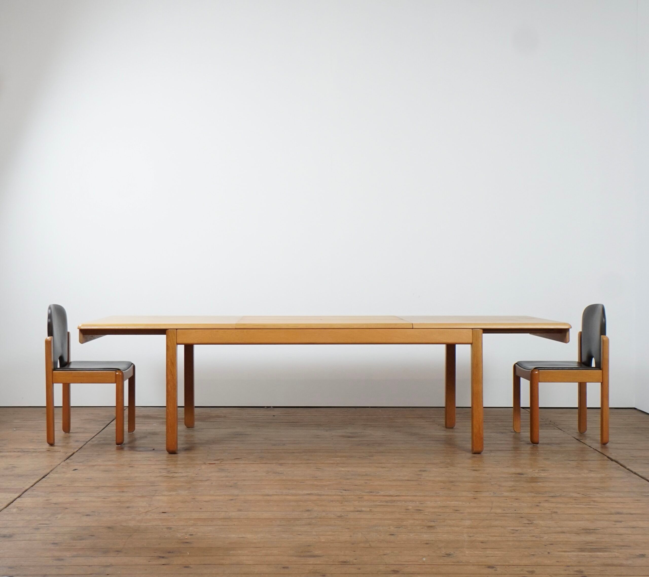 Adjustable dining set in oak and leather chairs by Van Den Berghe Pauvers