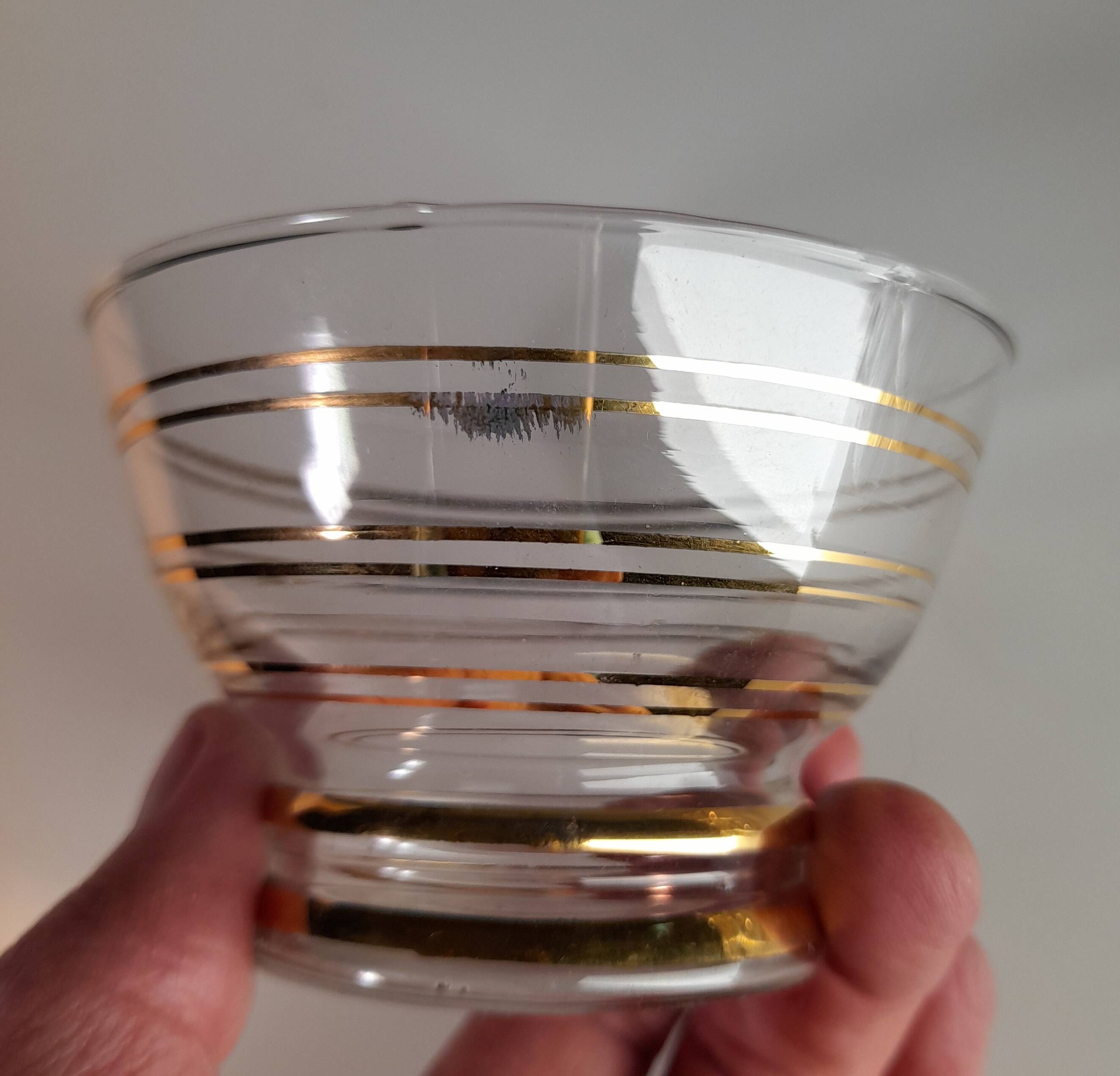 Ensemble de 5 coupes à champagne années 50 à liseret doré