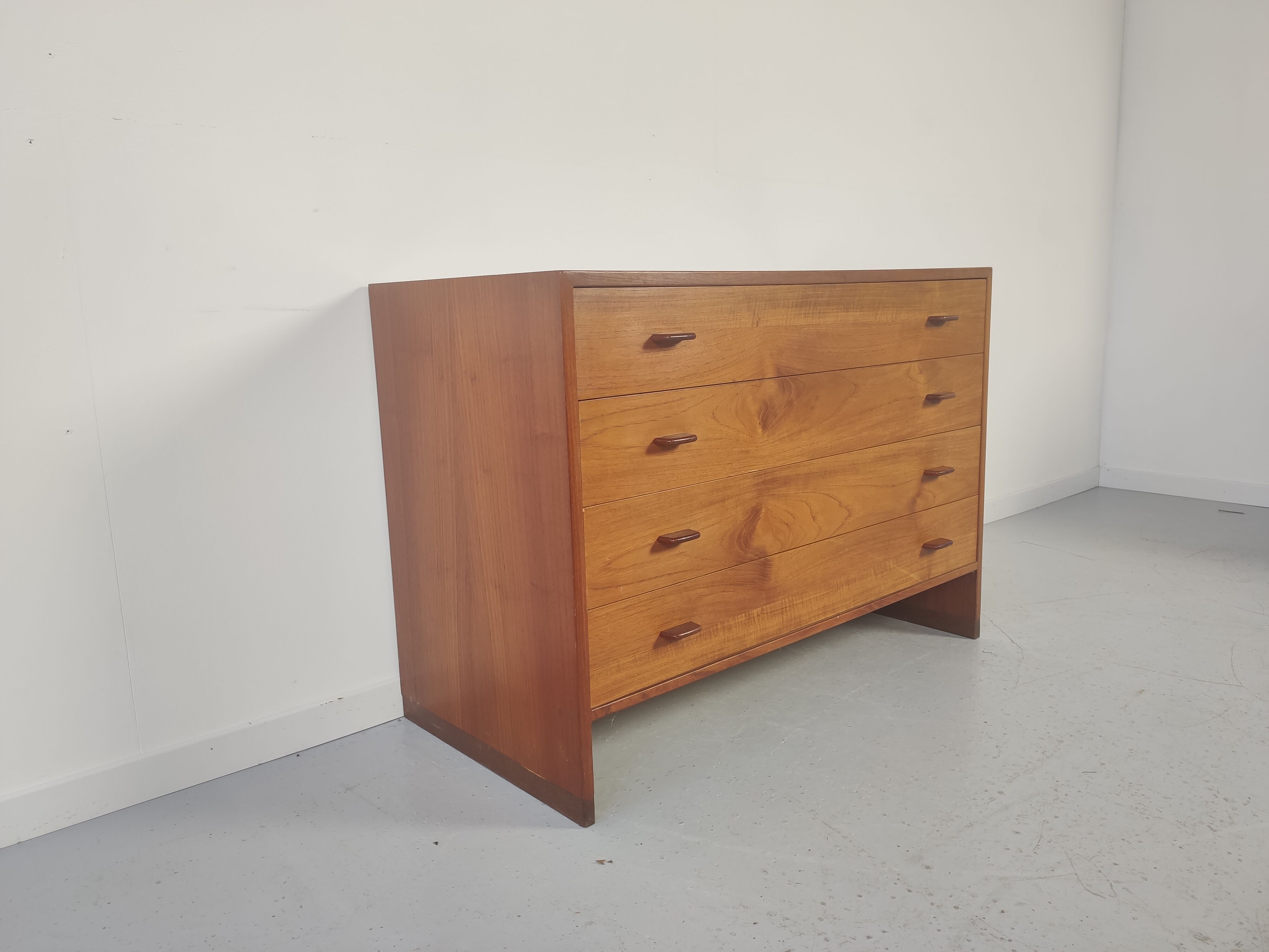 Chest of drawers In teak by Hans Wegner for RY mobler Dunemark 1960s