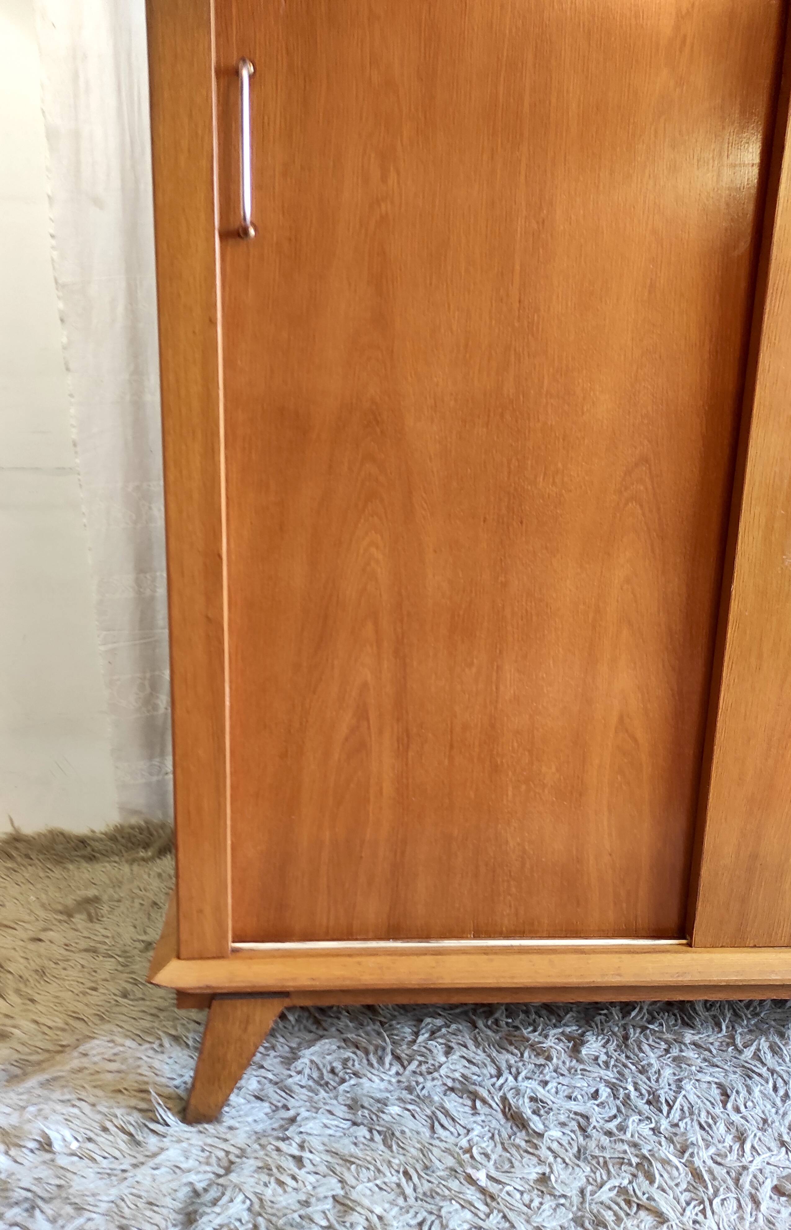 Compas feet cabinet 2 oak sliding doors - 50s