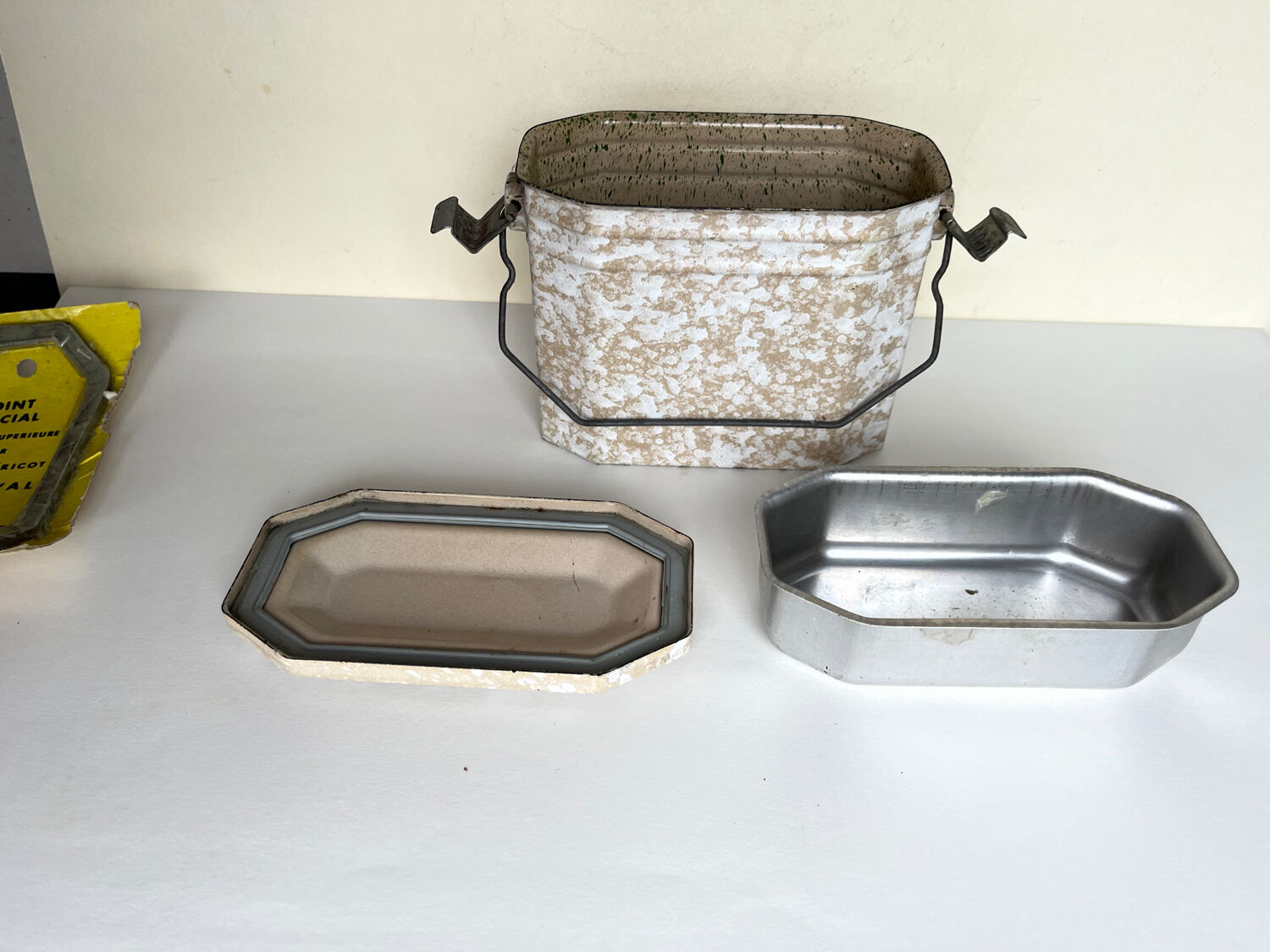 Enamelled bowl - fricot box