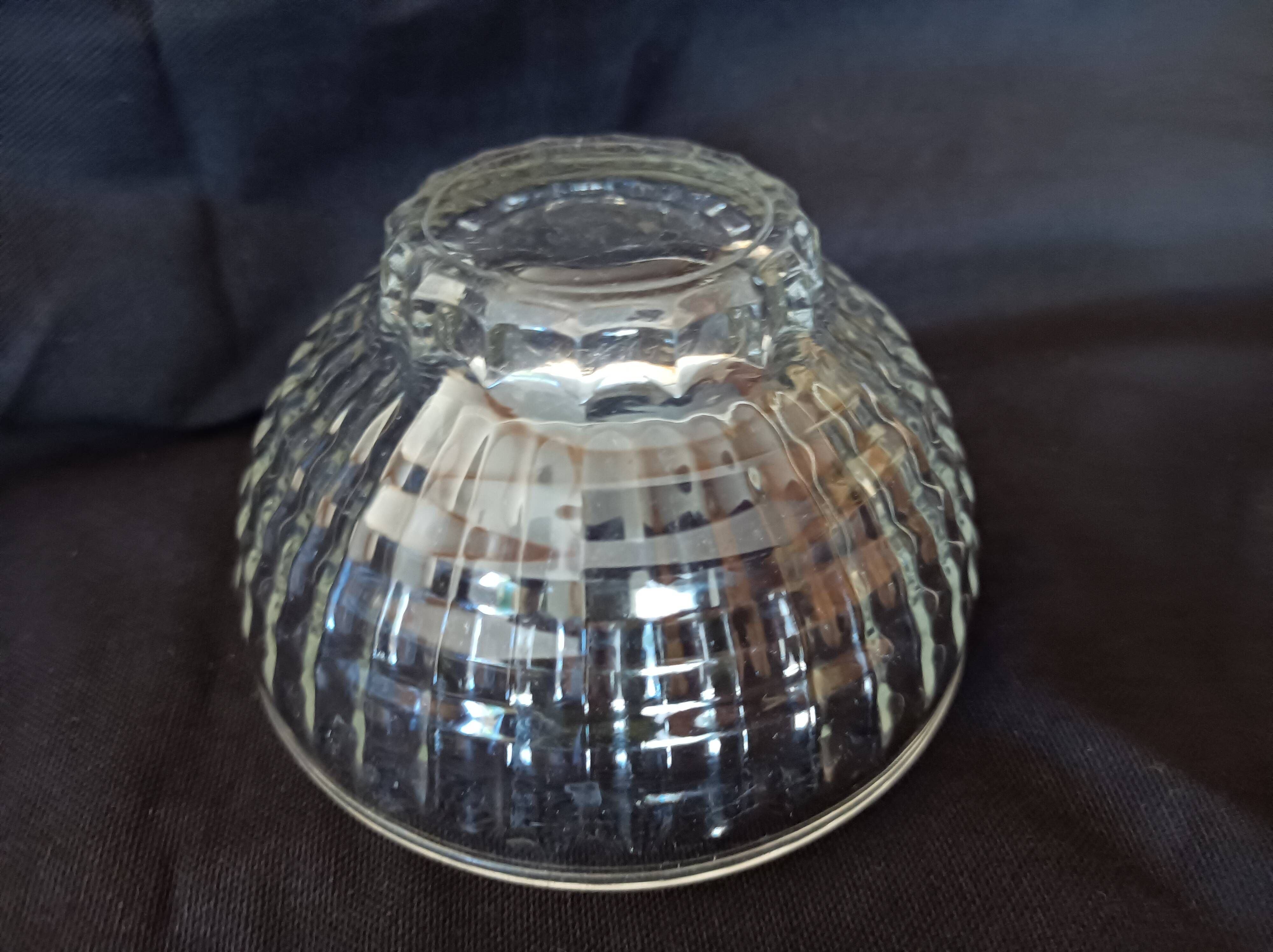 Coupelle ancien bol en verre moulé transparent