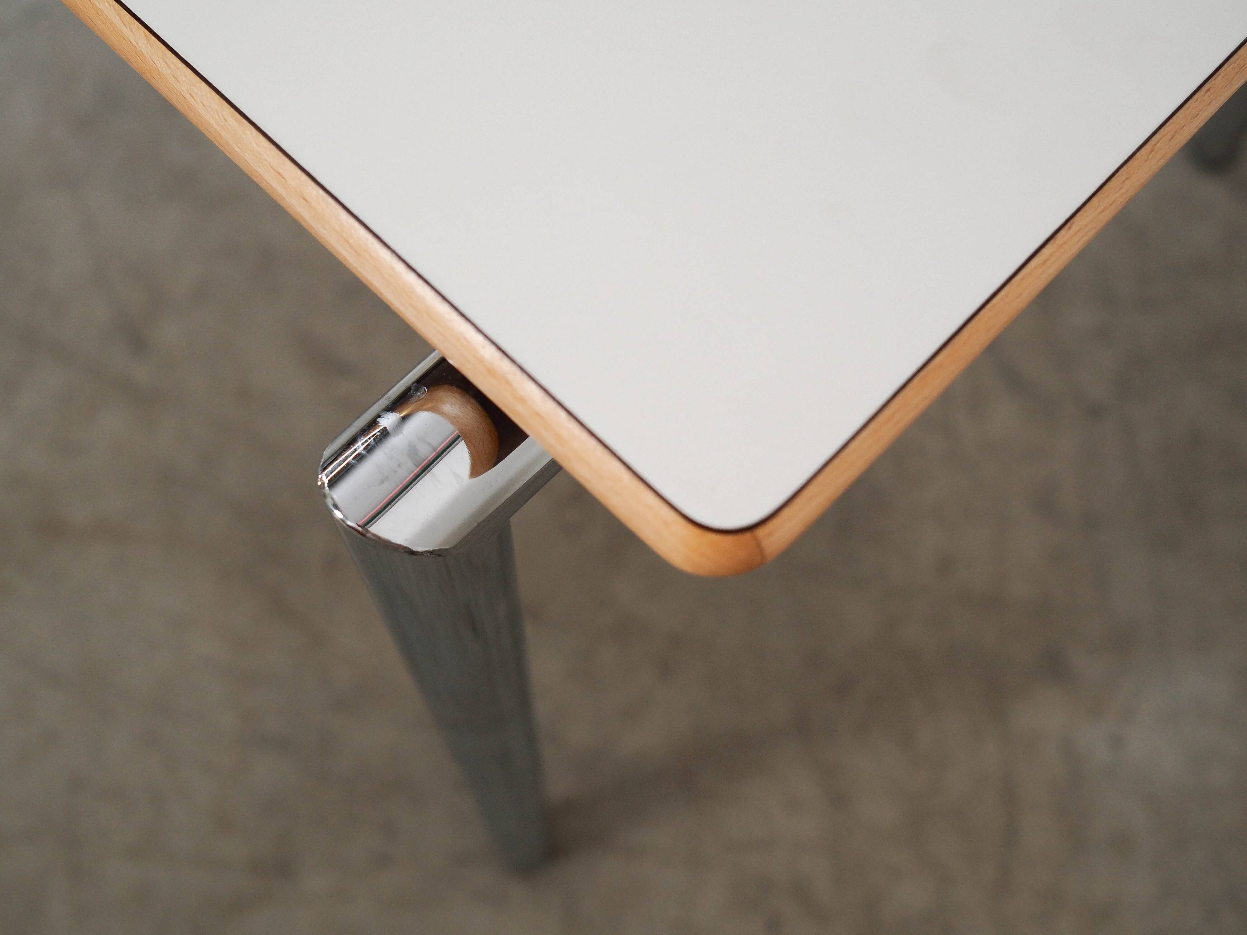 Table laminée, design danois, 2000, fabriquée par Randers Møbelfabrik