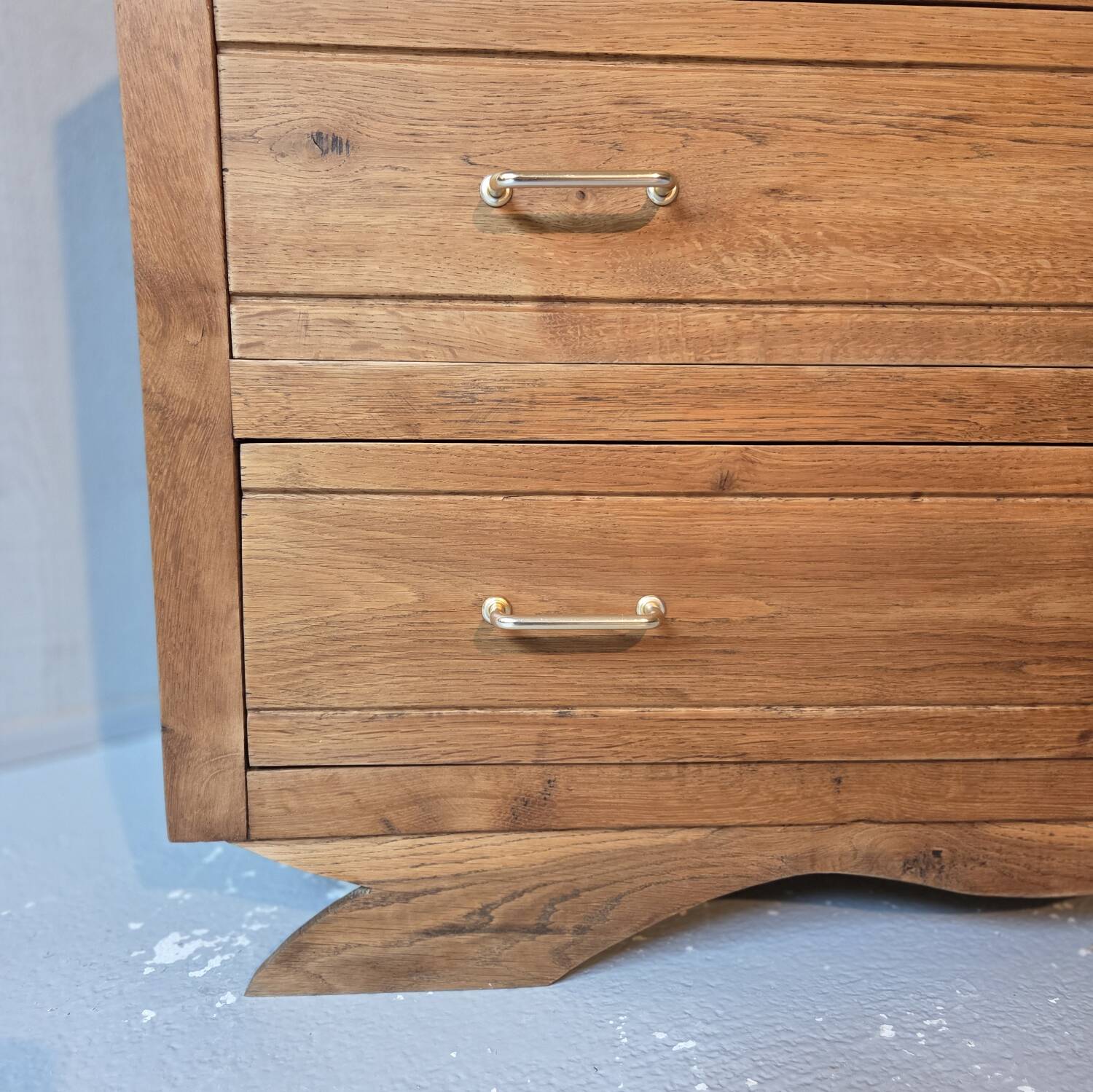 Oak chest of drawers