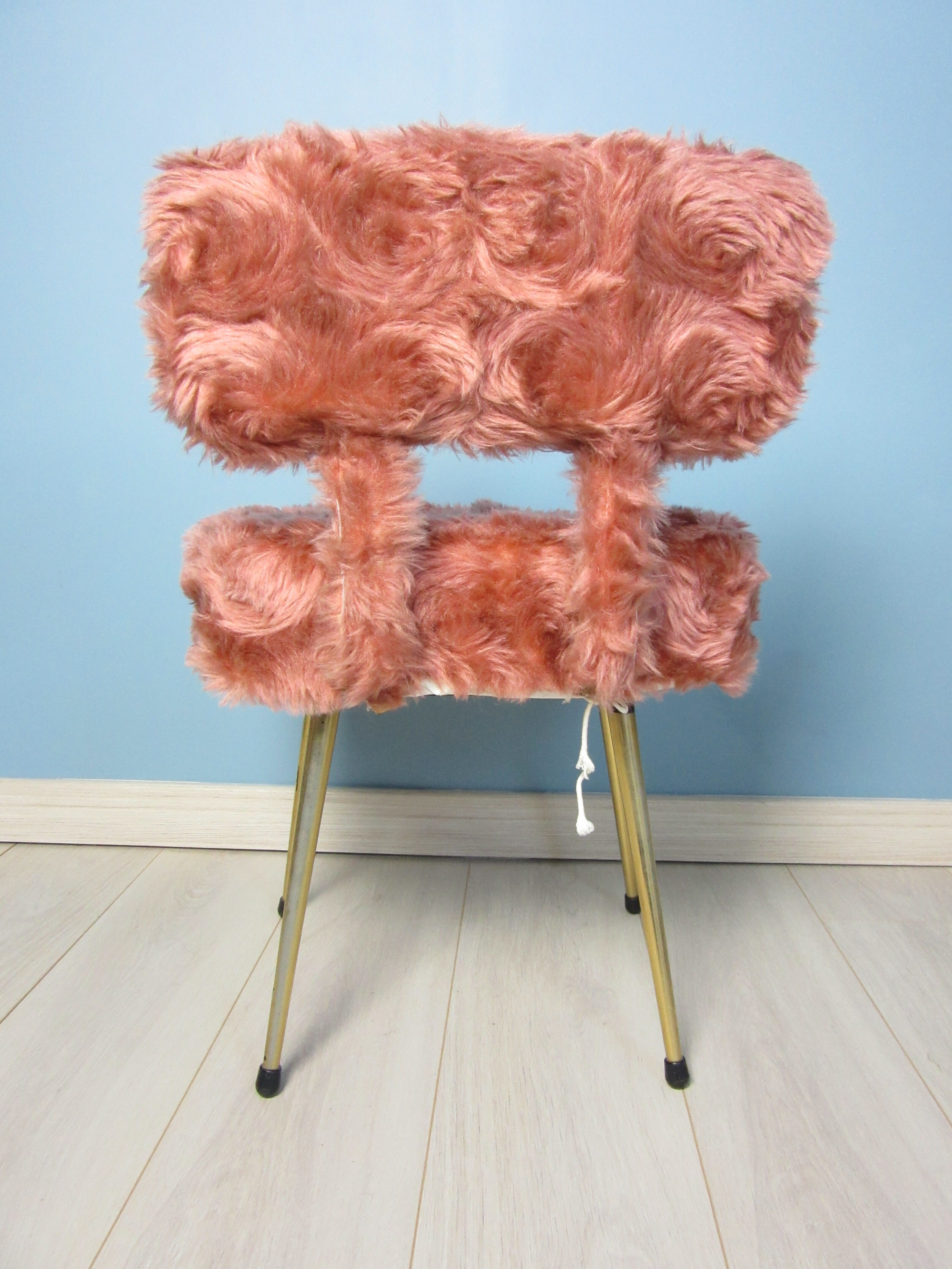 Pink moumoute chair