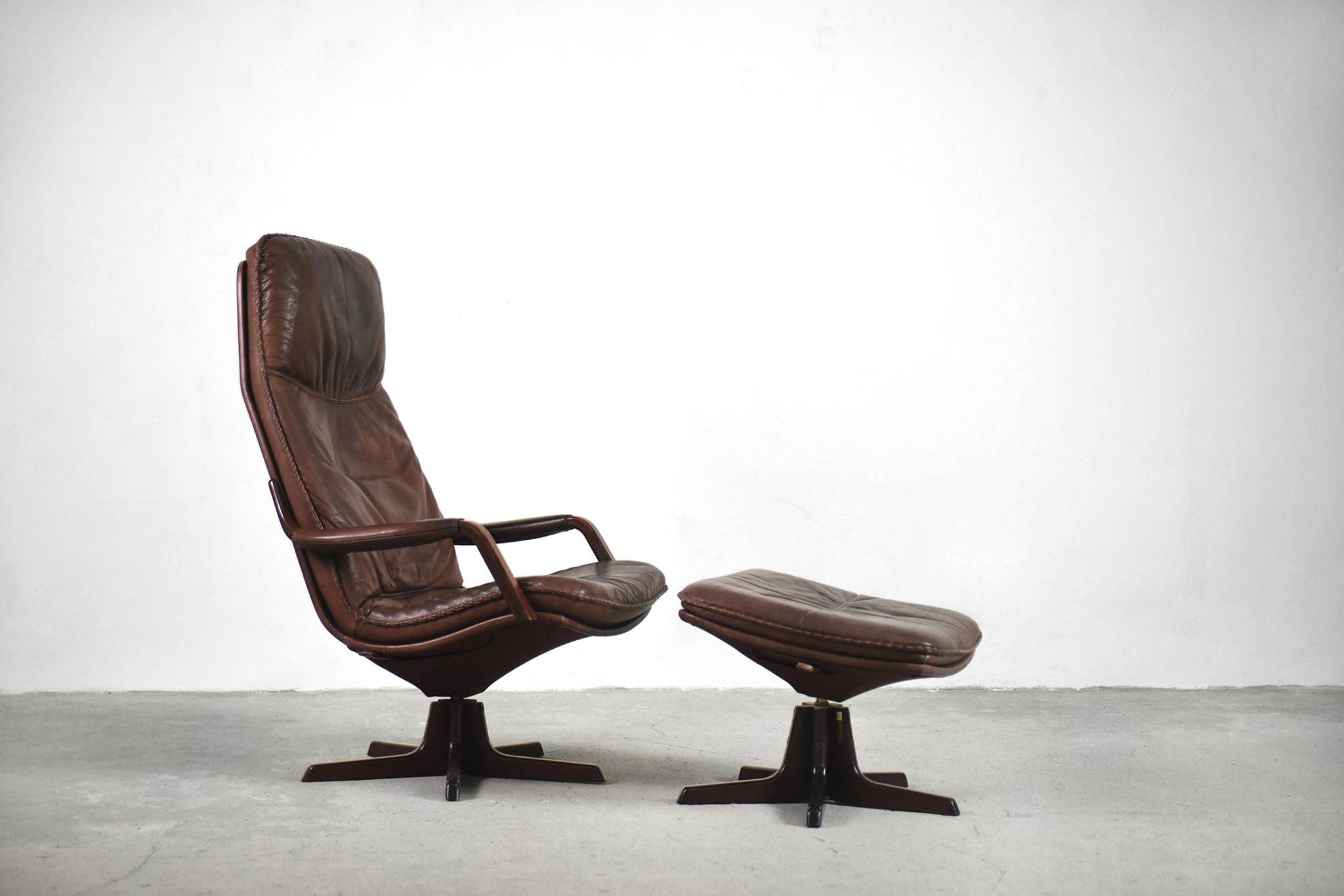 Danish patinated leather adjustable easy chair and ottoman by Berg Furniture, 1970s
