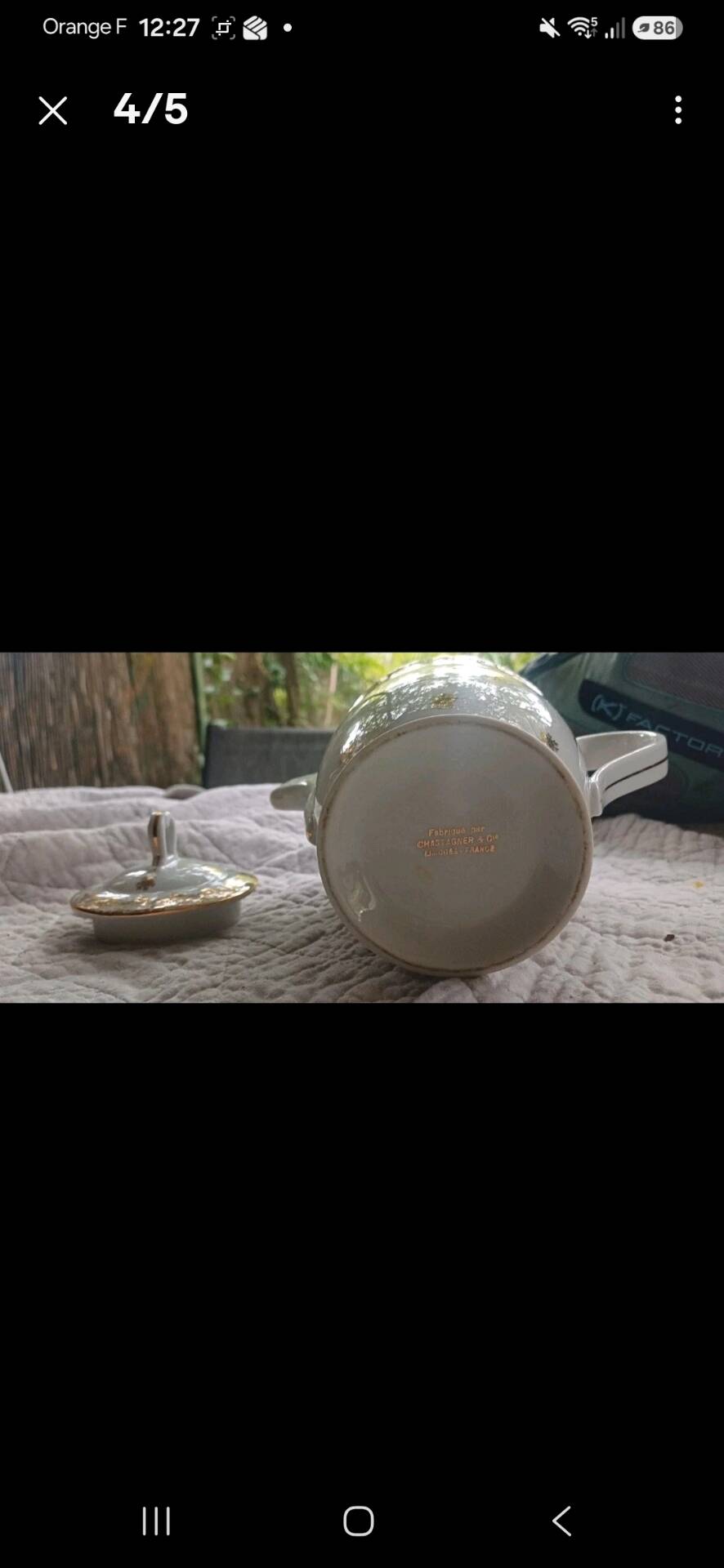 Teapot and sugar bowl in gilded Limoges porcelain by Chastagner & Cie.