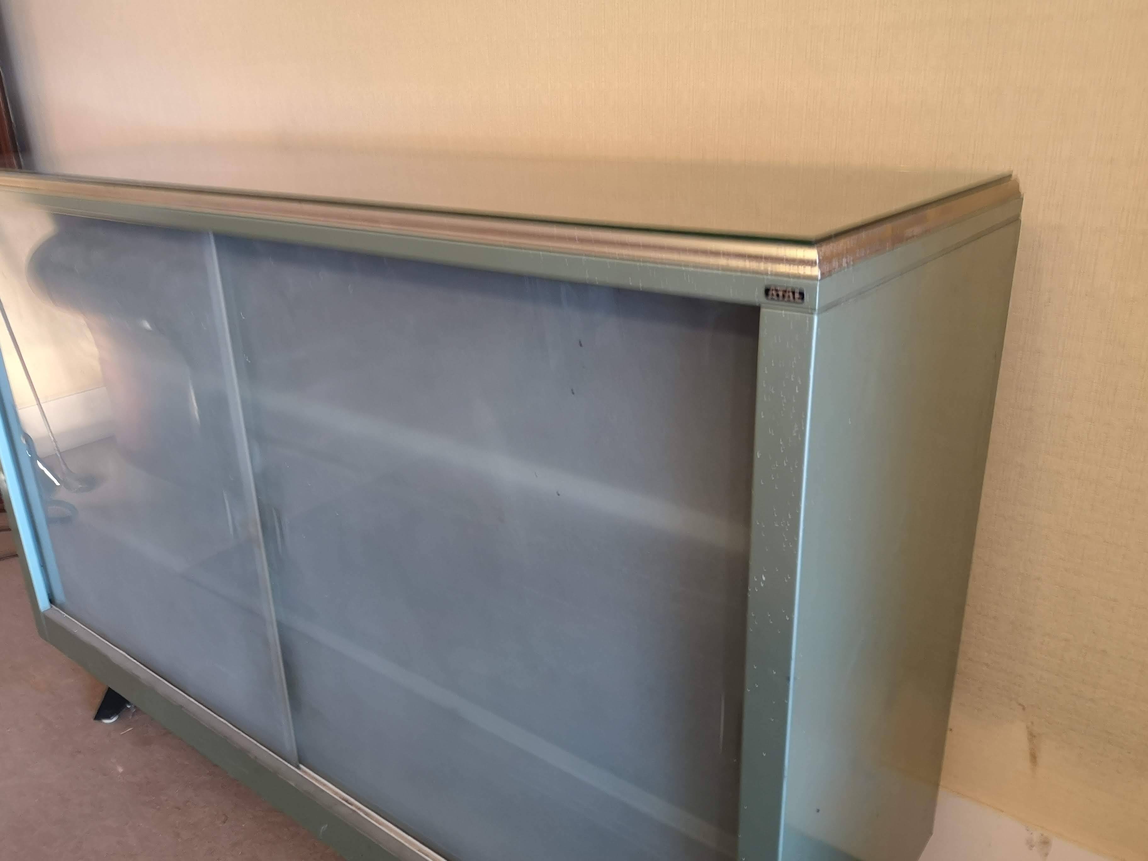 Buffet d'atelier vintage