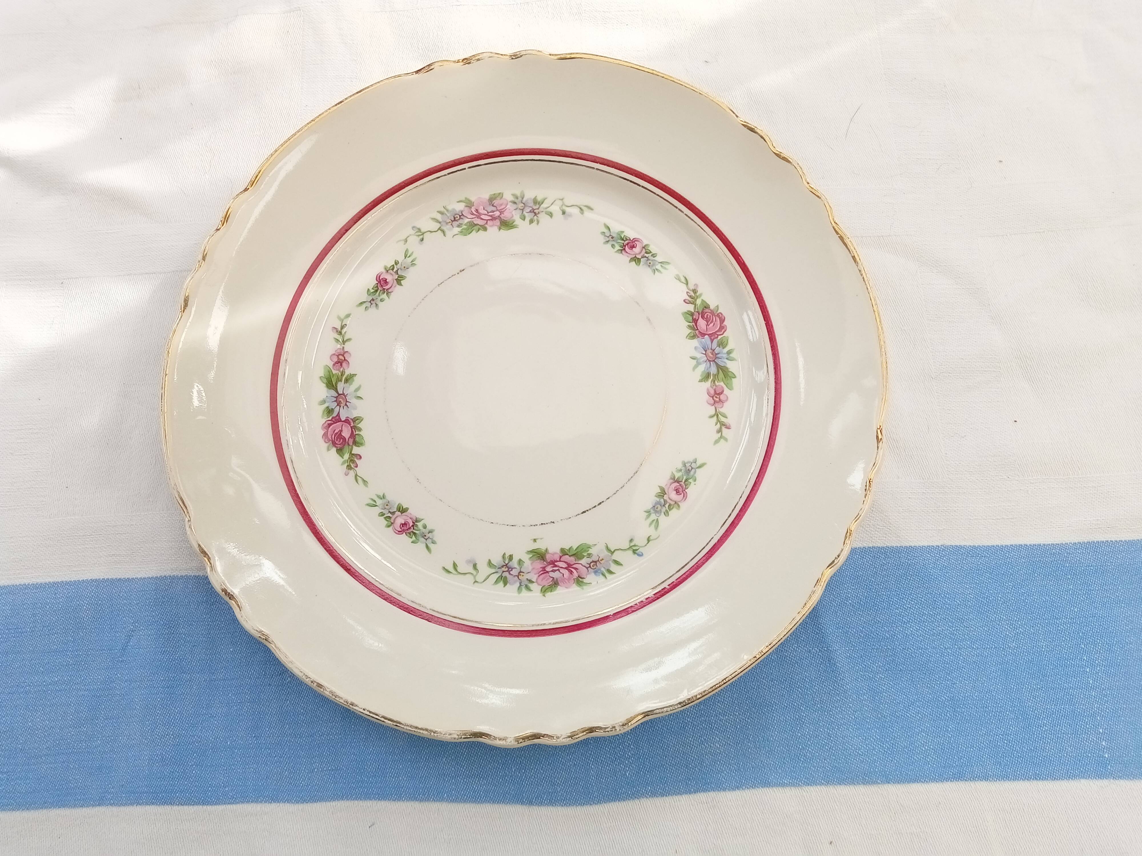 Assorted 18 old flower plates