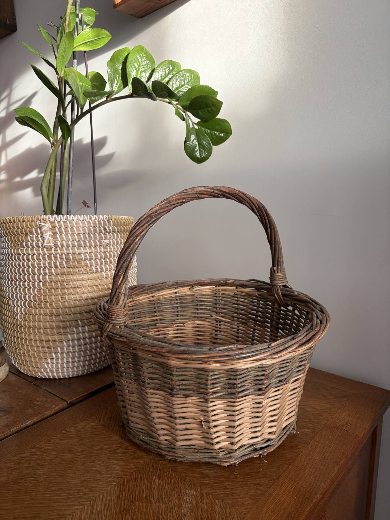 Panier osier tressé vintage , grande anse