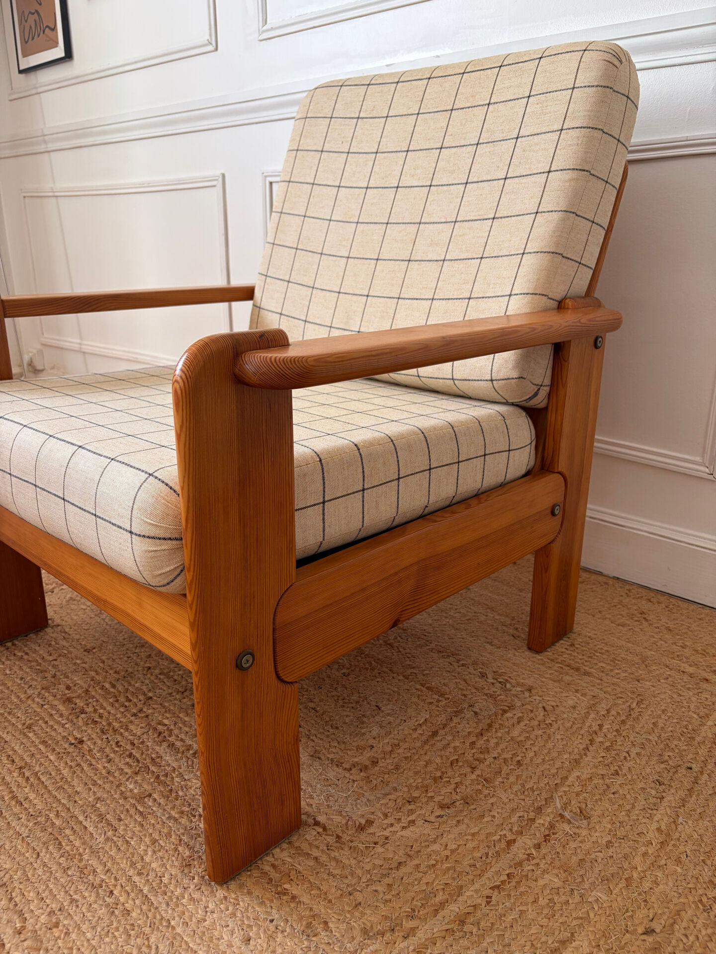 Fauteuil moderniste en pin années 70