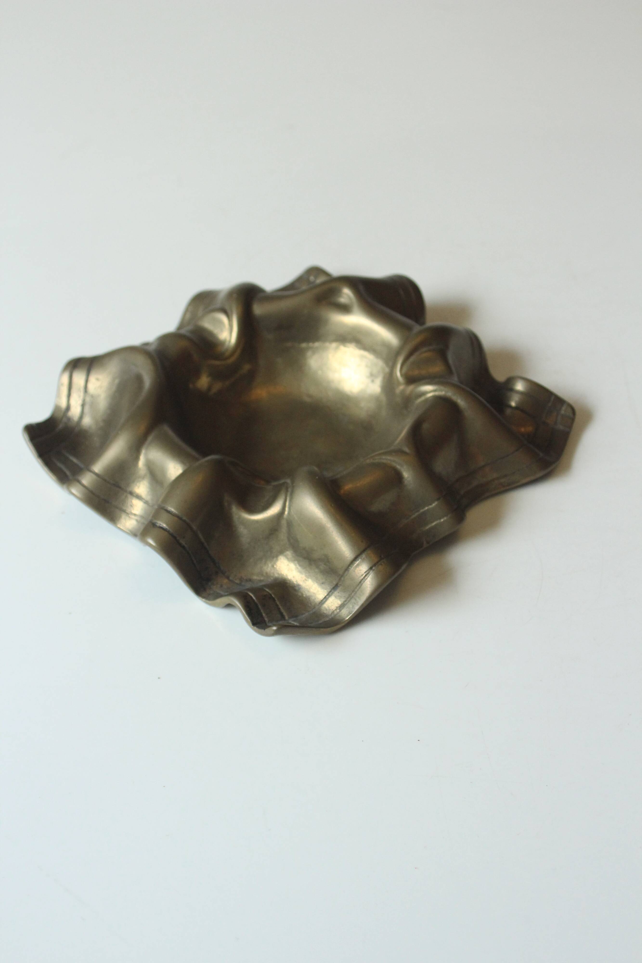 Solid brass ashtray, vintage from the 1950s