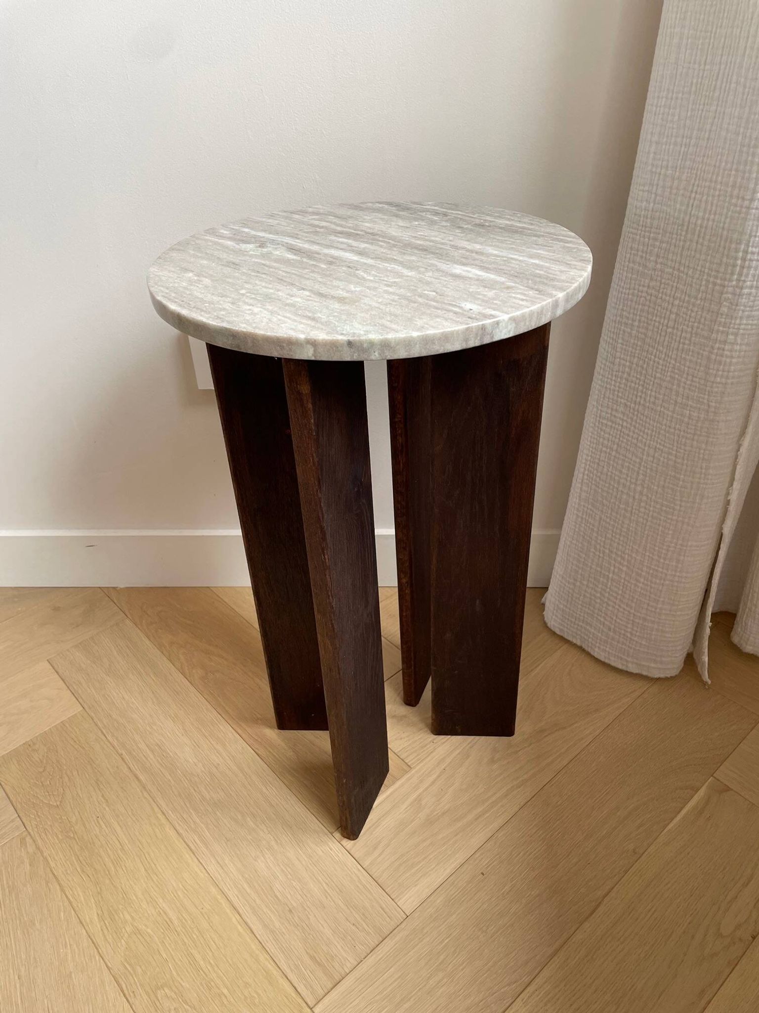 Side table in marble / solid oak