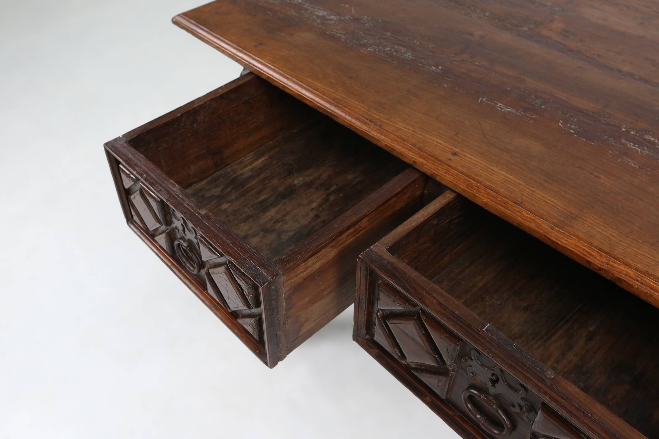 Antique oak Spanish console table with handcrafted drawers, 18th century