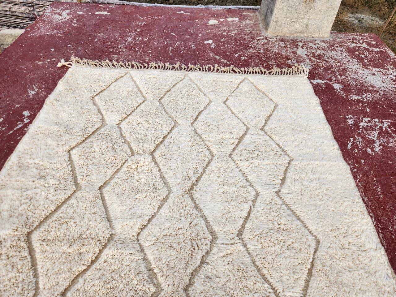 Beni Ouarain rug 300x200 cm – Natural cream wool – Diamond pattern in tone