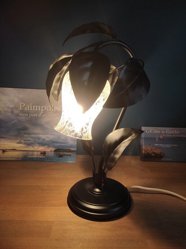 Bedside lamp black metal leaves tulip frosted glass